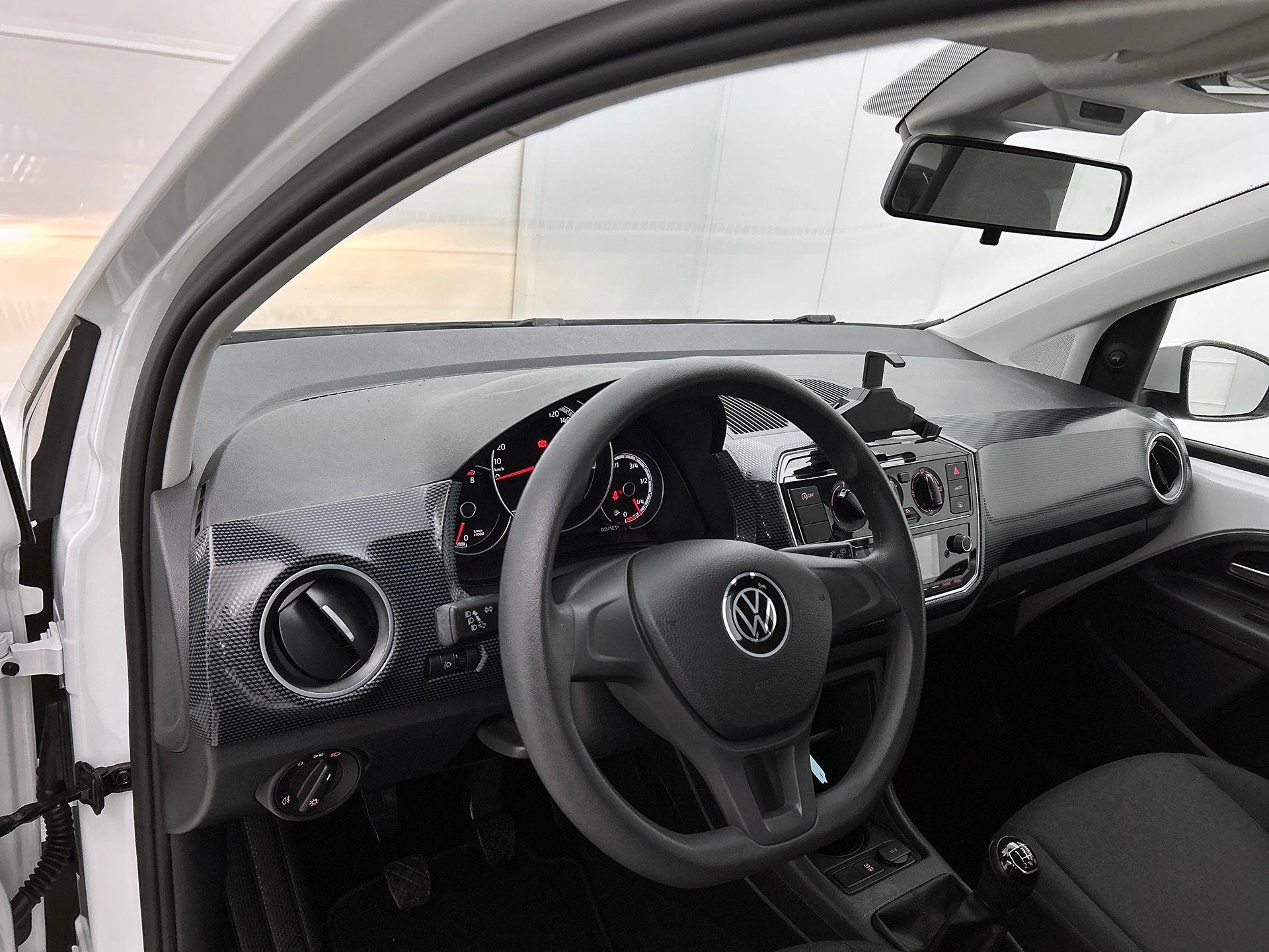 Volkswagen-up!-image-10