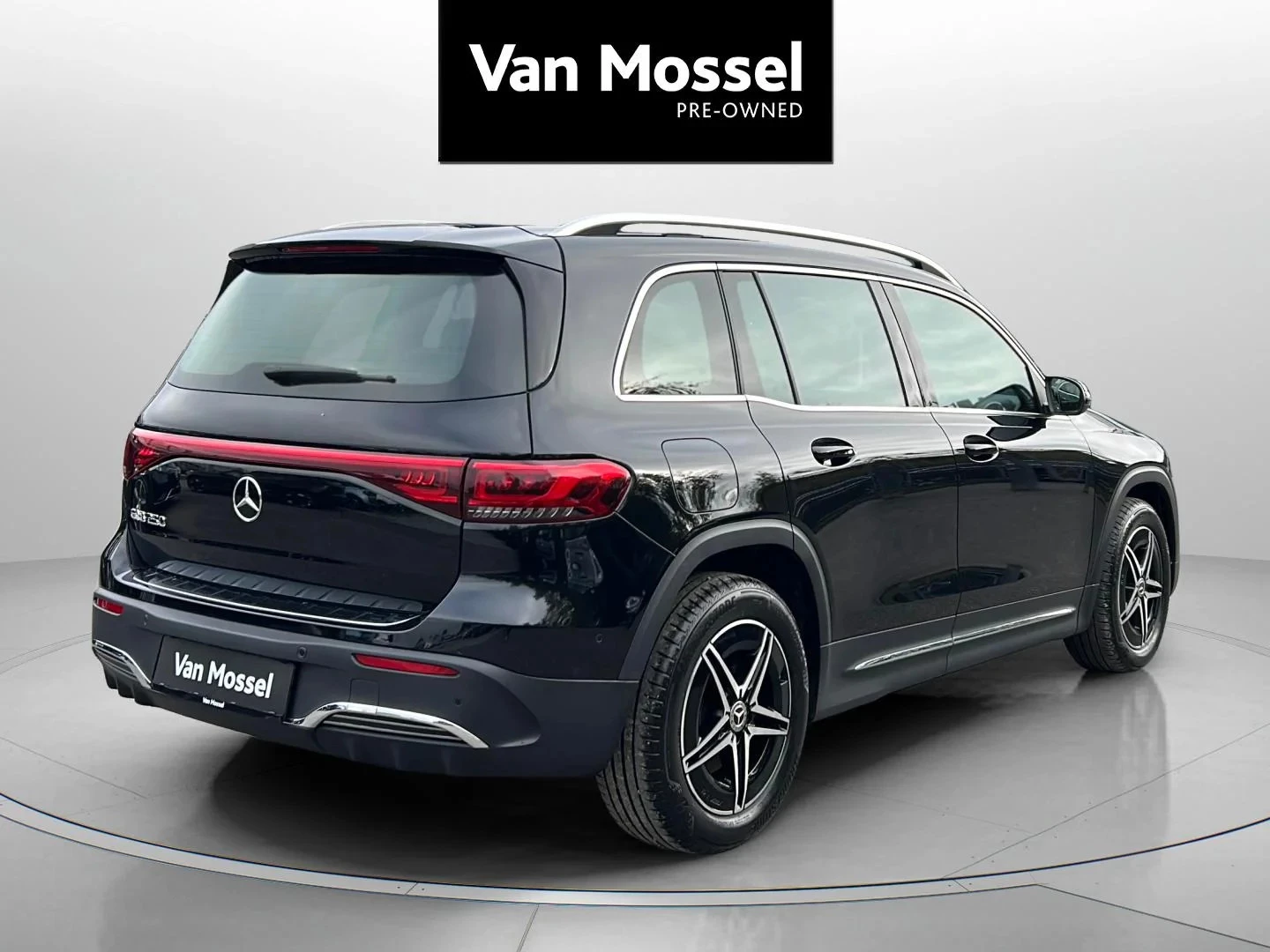 Mercedes-Benz-EQB-image-4