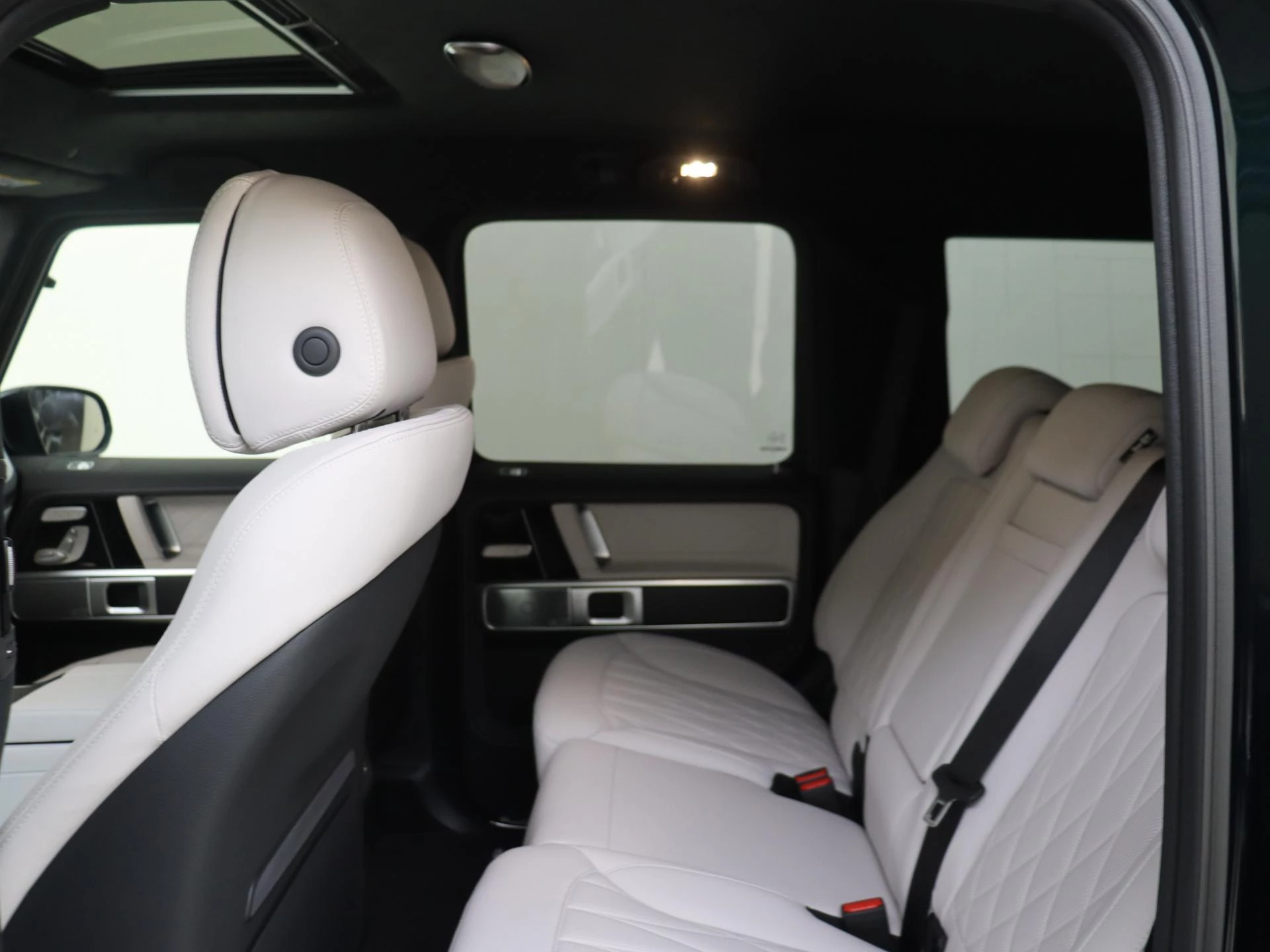 Mercedes-Benz-G-Klasse-image-10