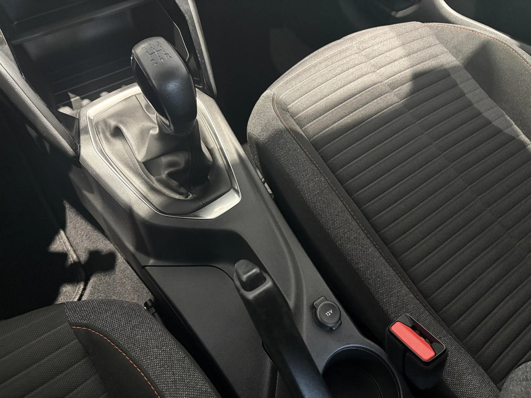 Peugeot-208-image-9