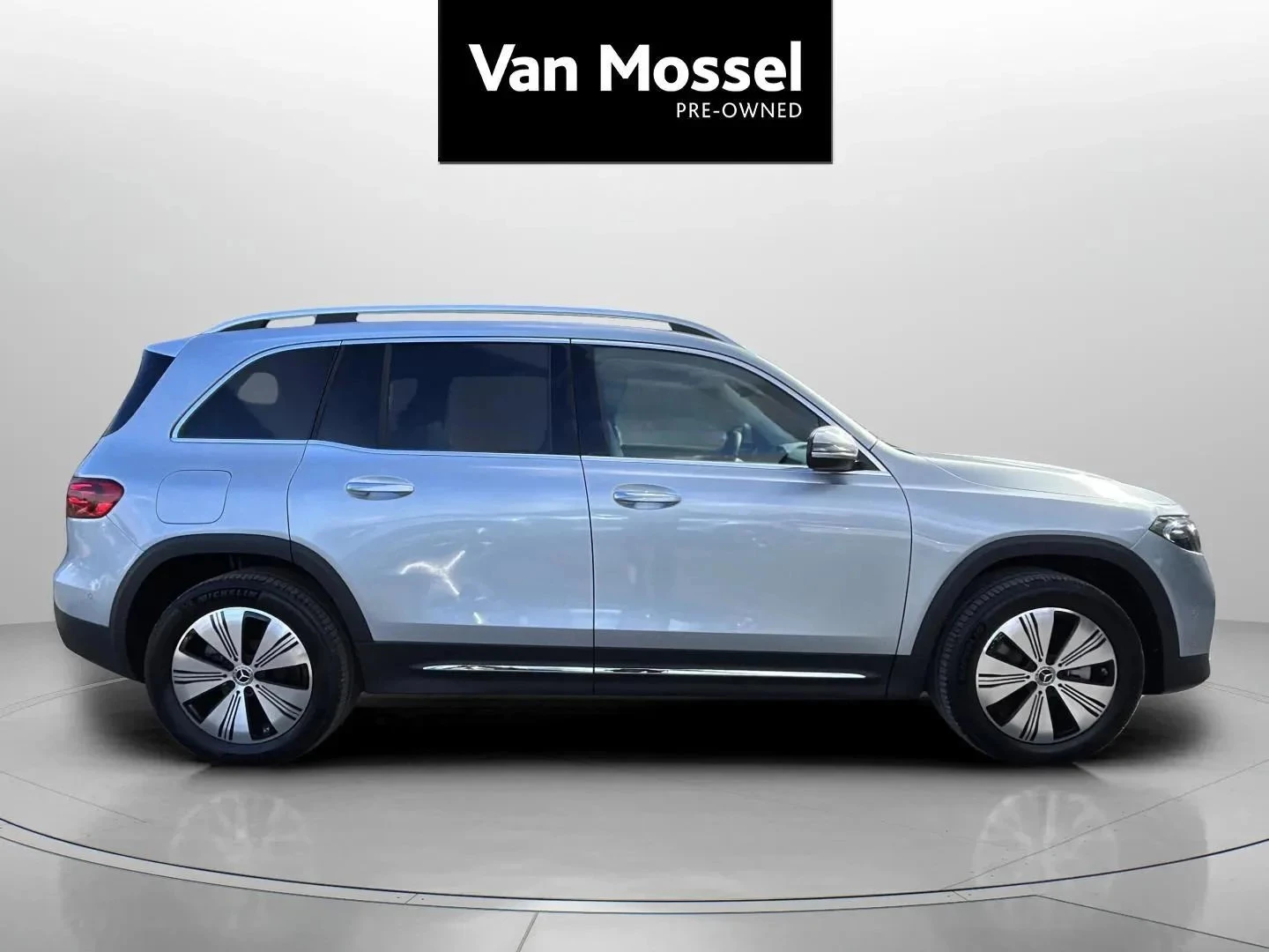 Mercedes-Benz-EQB-image-3