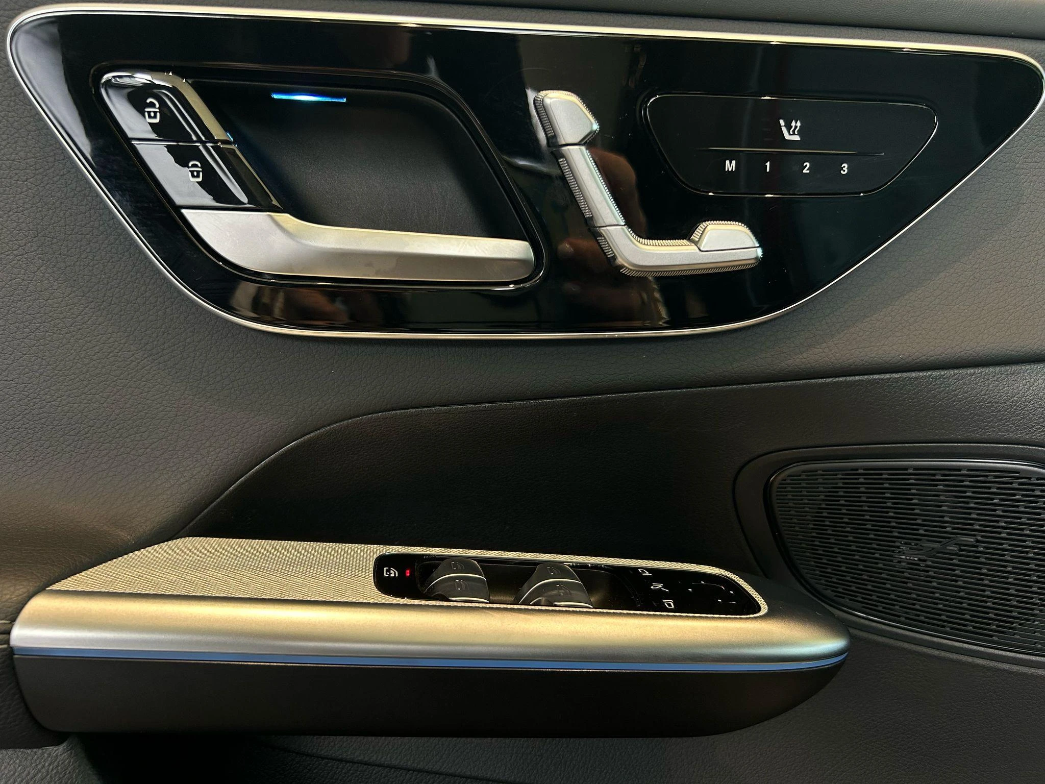 Mercedes-Benz-GLC-image-14
