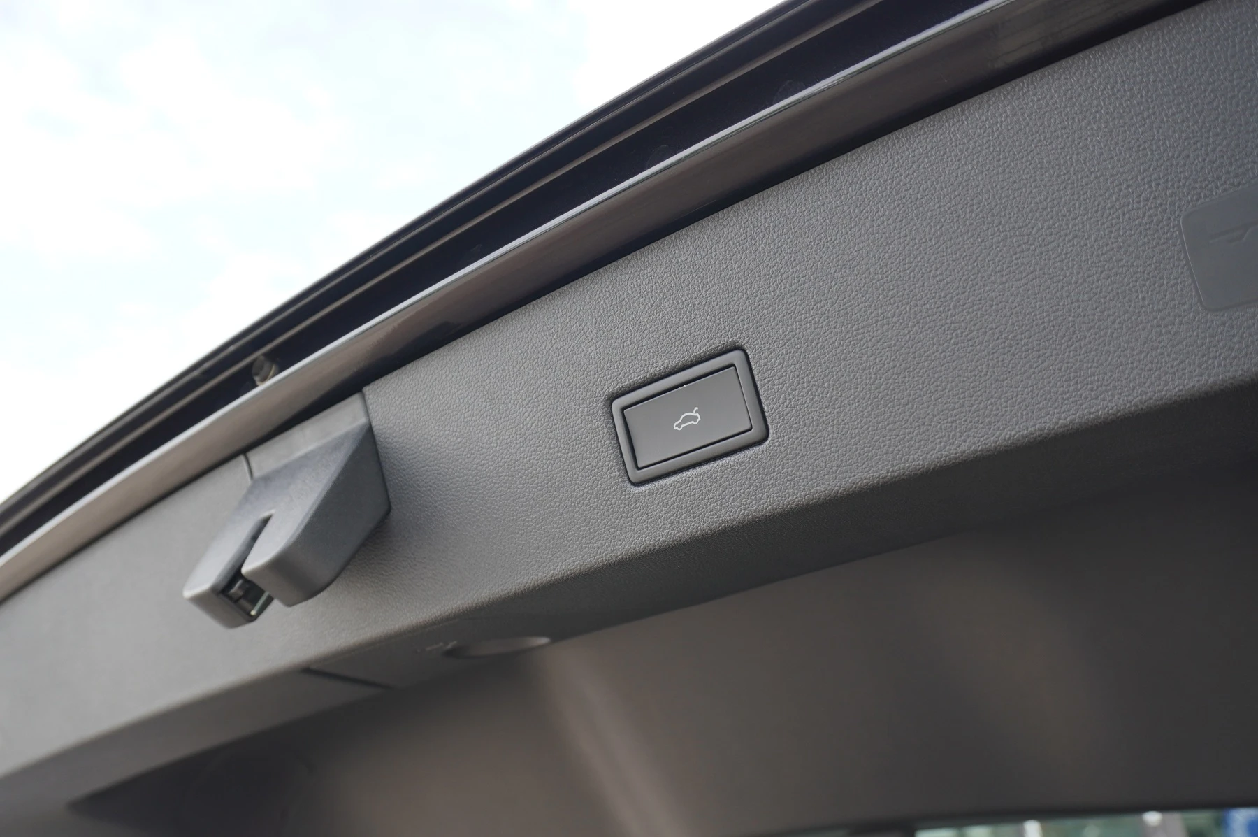 Volkswagen-T-Roc-image-12