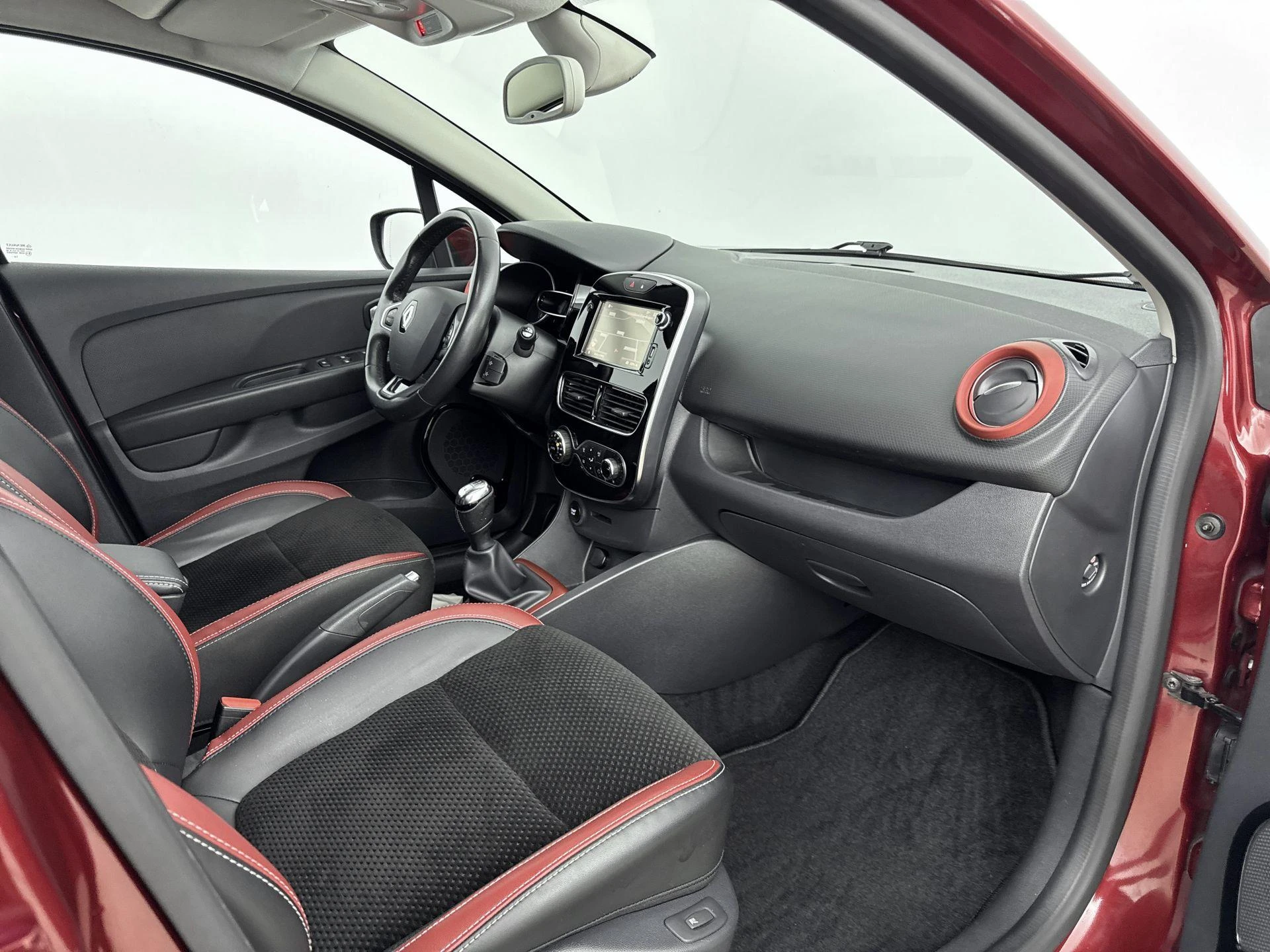 Renault-Clio-image-16