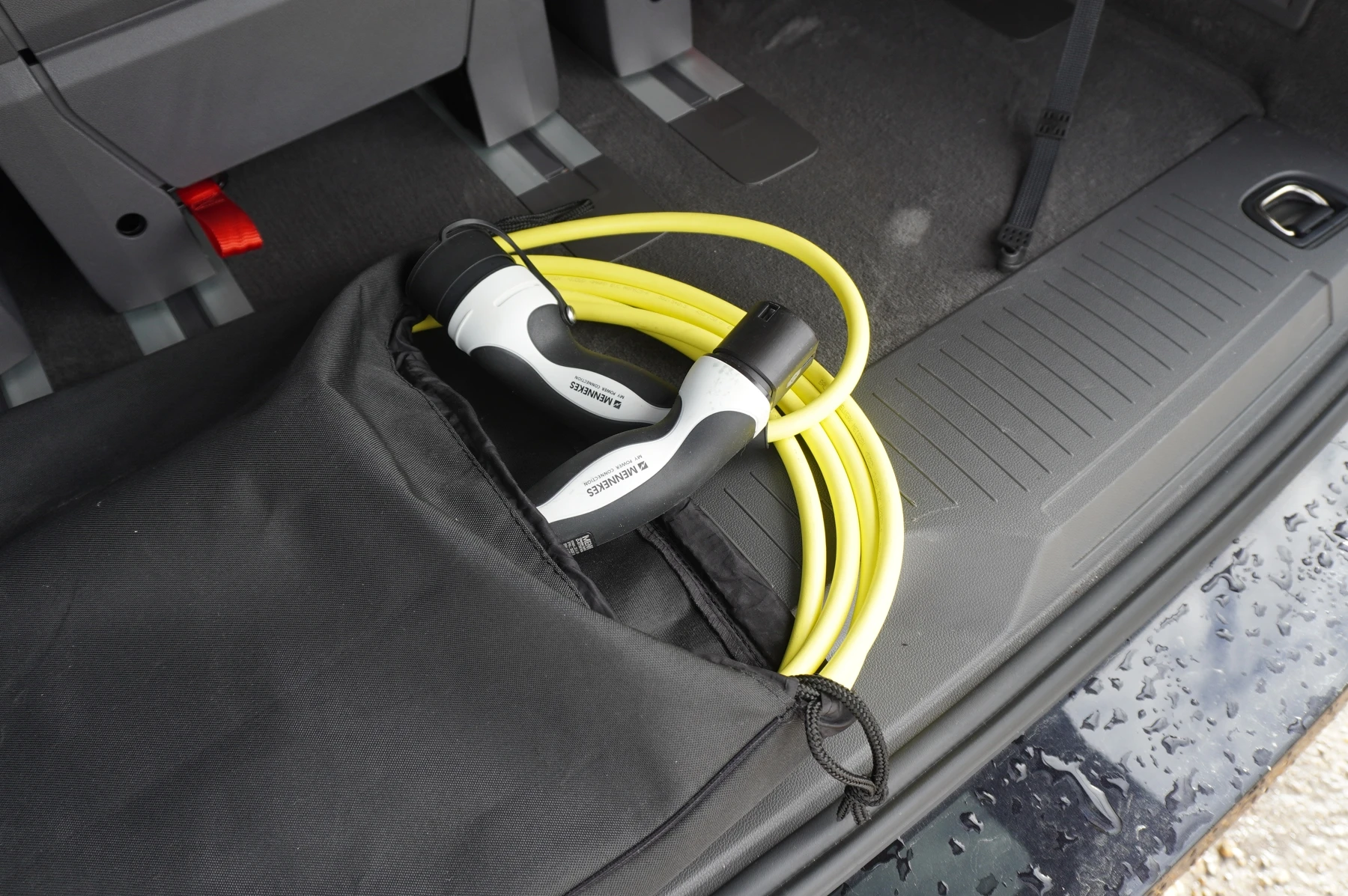 Volkswagen-Multivan-image-20