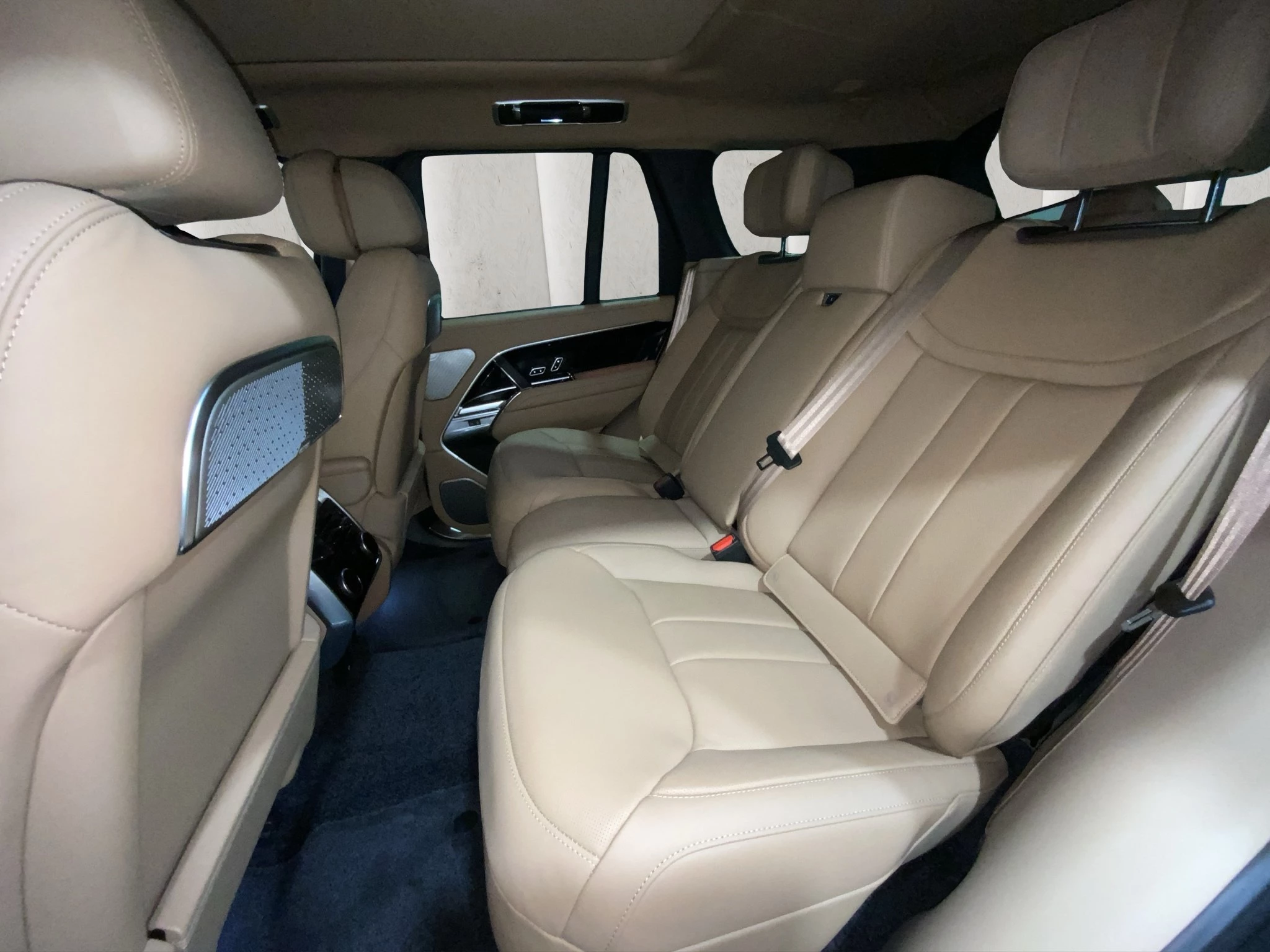 Land Rover-Range Rover-image-8