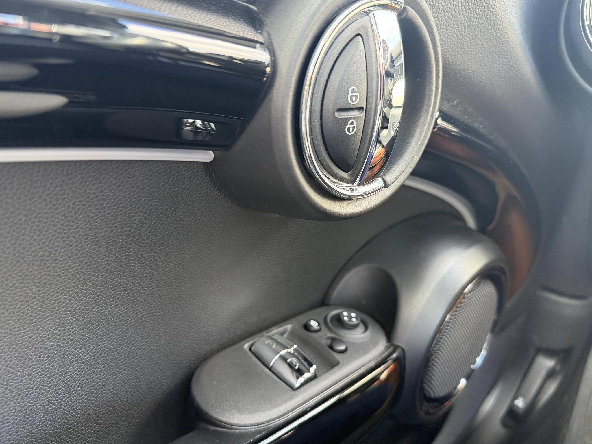 MINI-Cooper-image-16