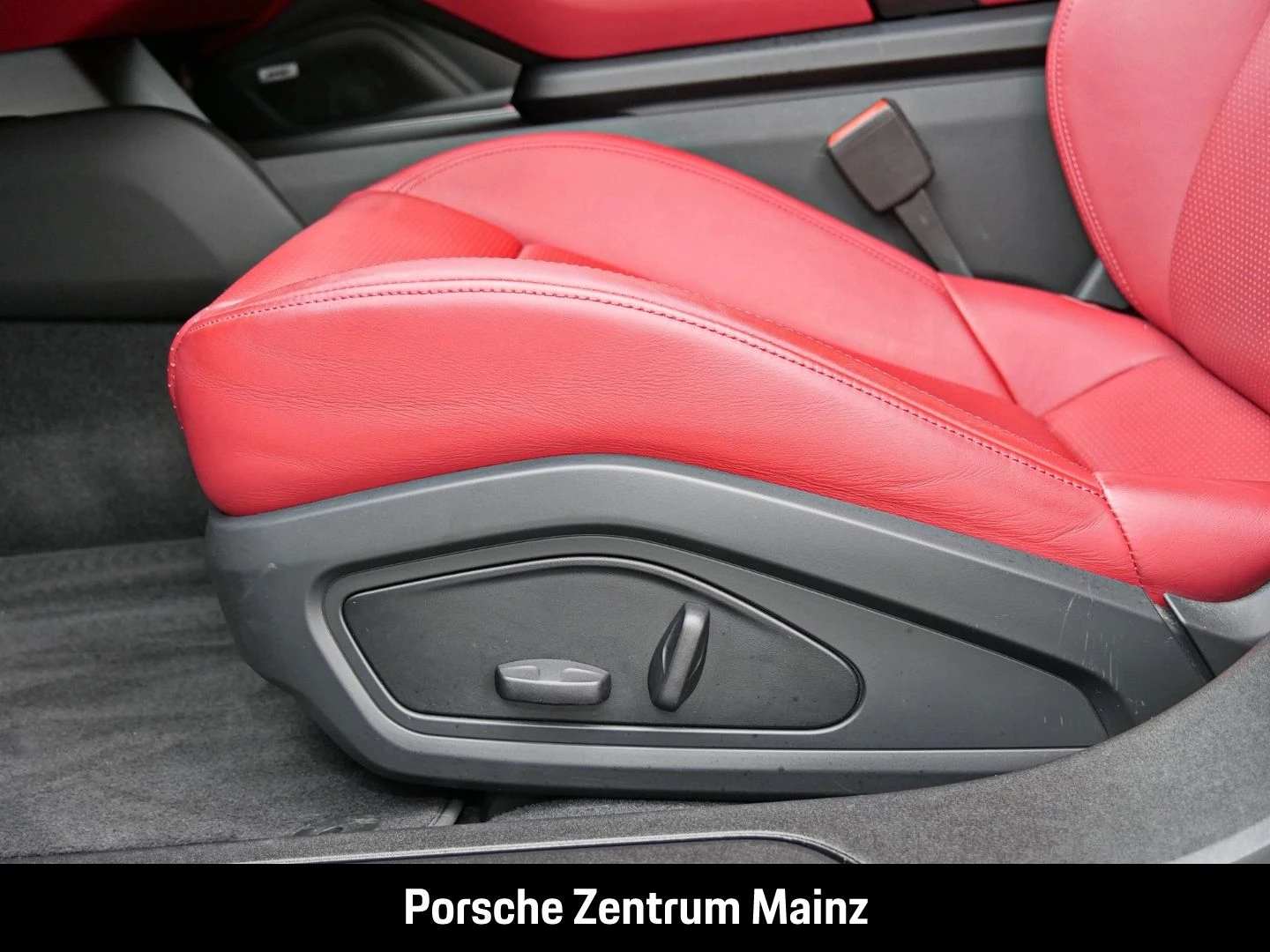 Porsche-Taycan-image-24