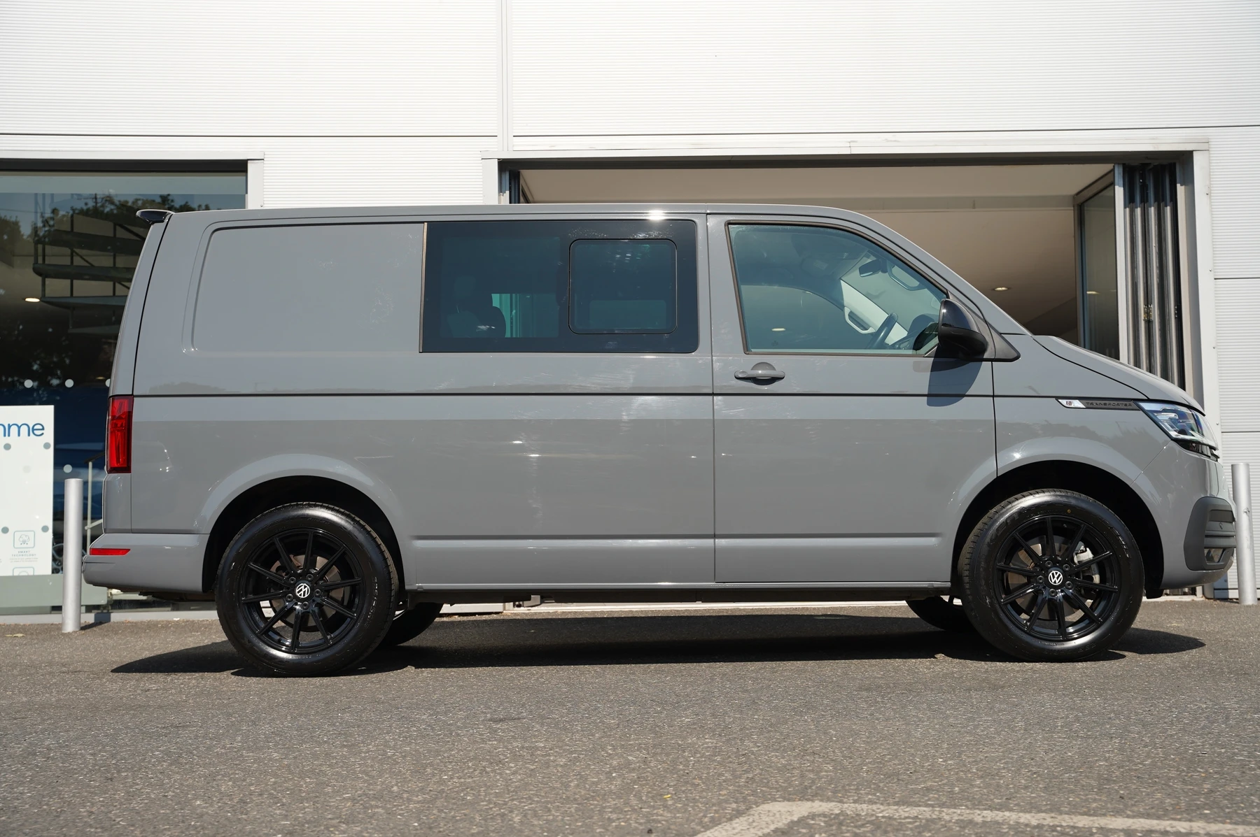 Volkswagen-Transporter-image-3