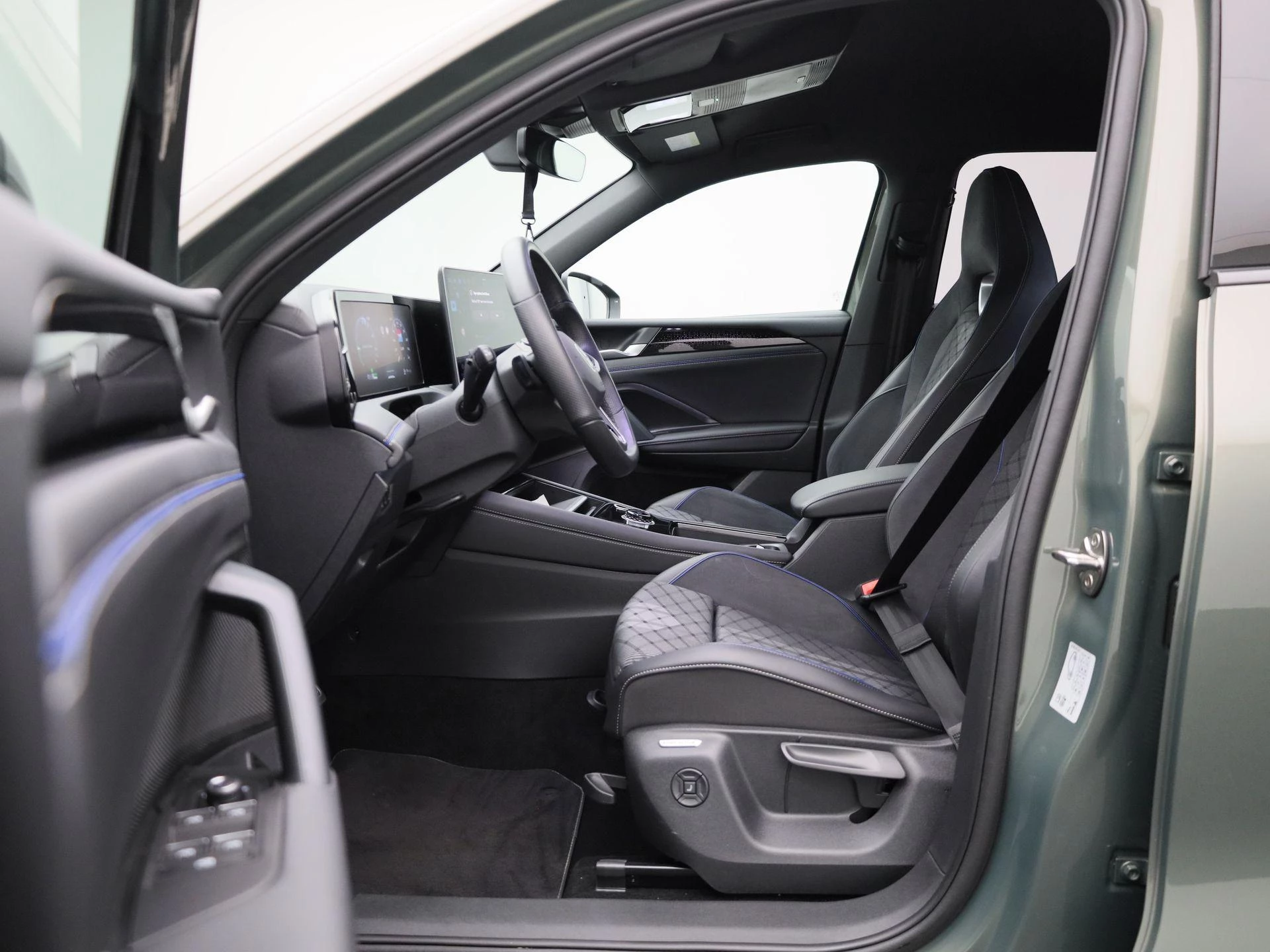 Volkswagen-Tiguan-image-10