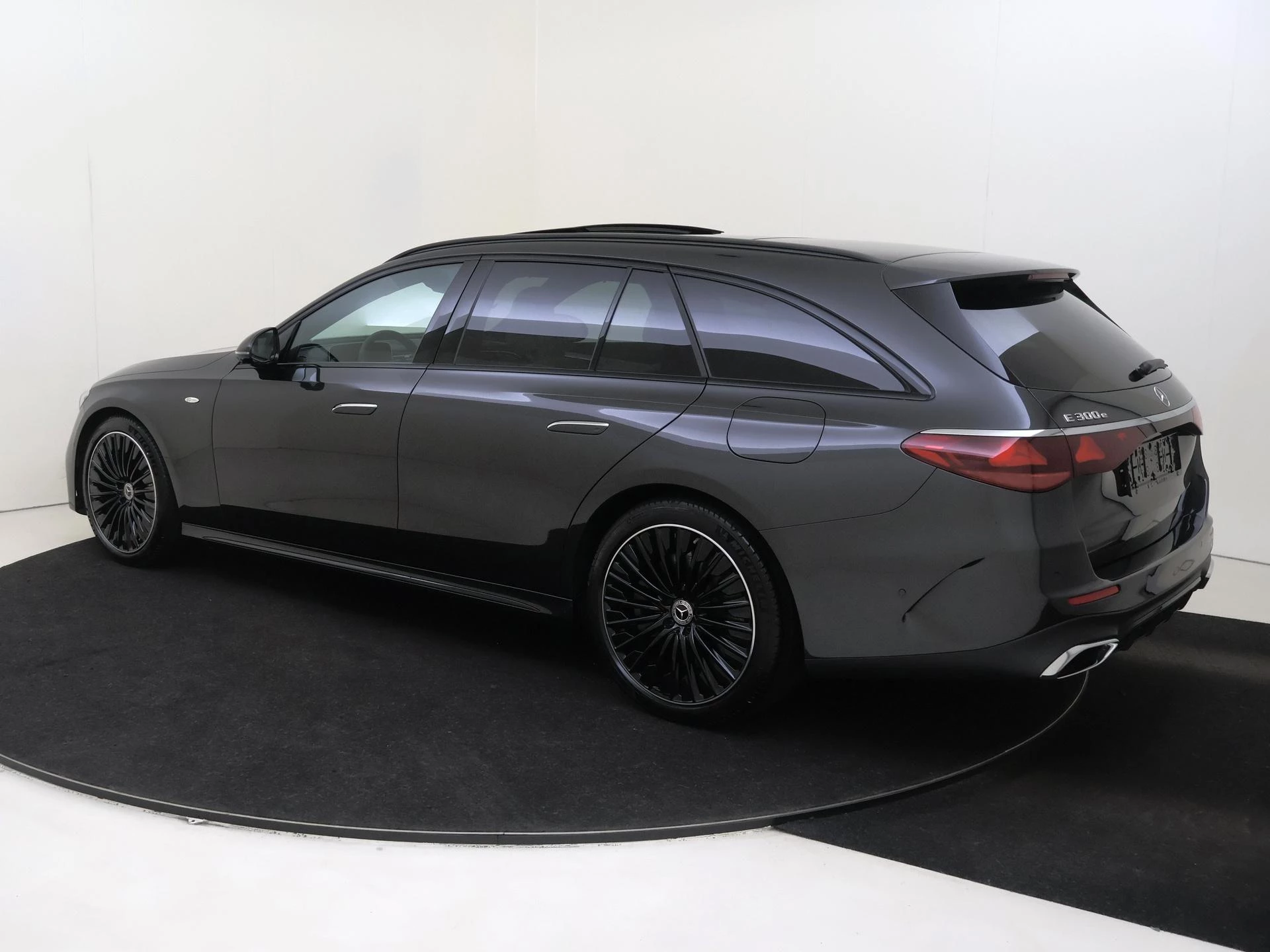 Mercedes-Benz-E-Klasse-image-2