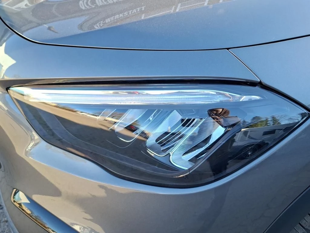 Mercedes-Benz-GLA 200 d-image-13