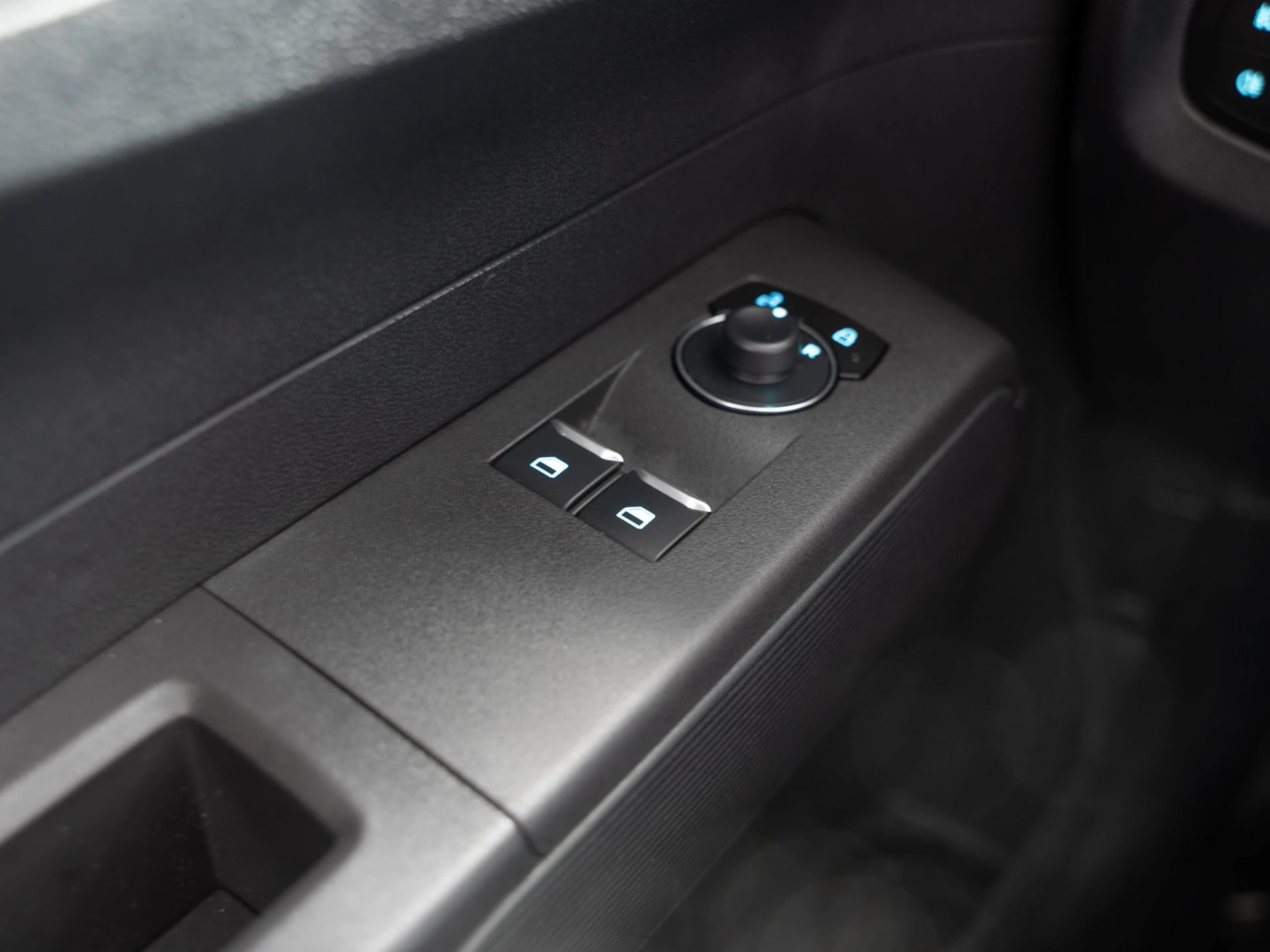 Ford Transit Courier Trend E 4-türig KLIMA*LED*WINT.PKT