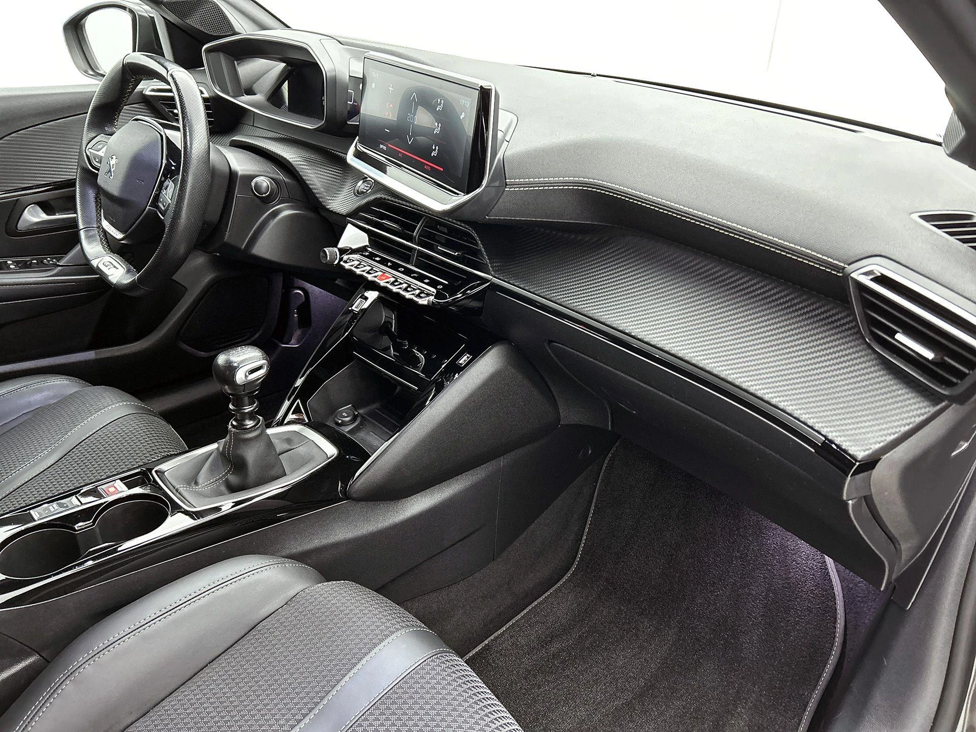 Peugeot-208-image-19