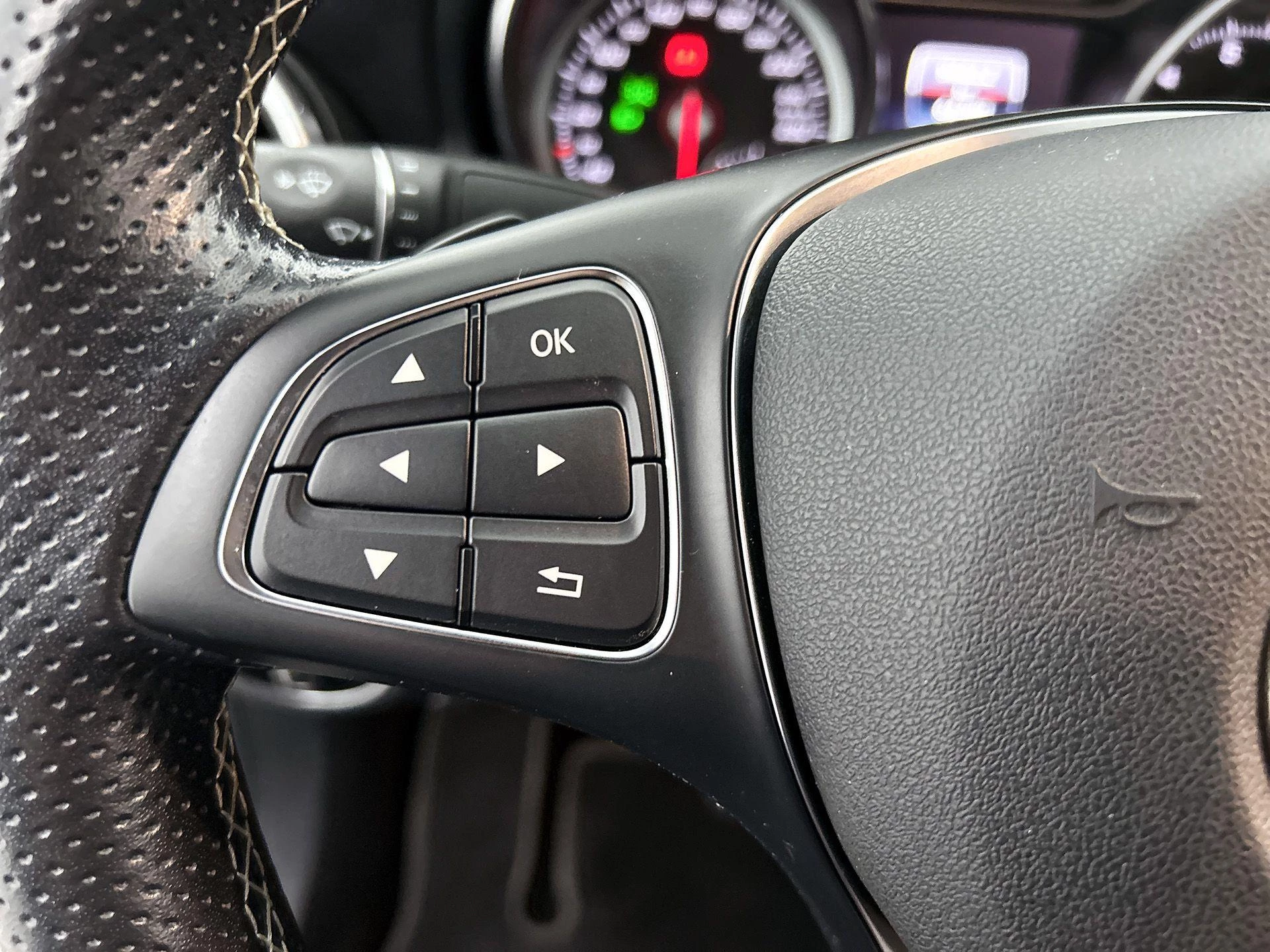 Mercedes-Benz-CLA-image-10