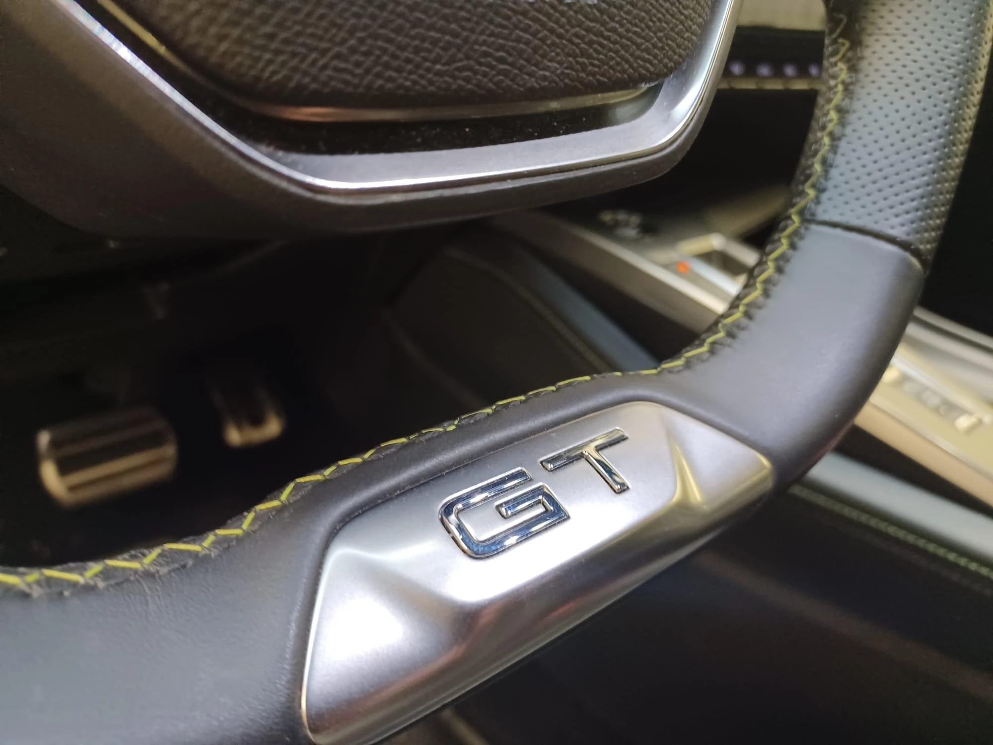 Peugeot 408 1.2T AT8 GT