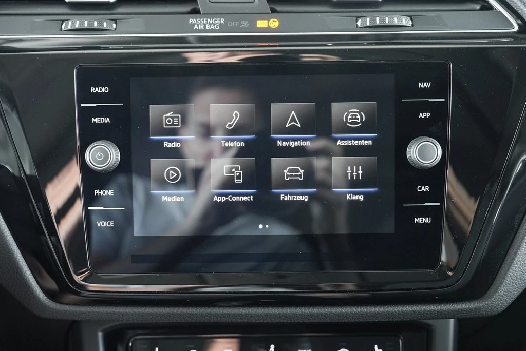 Volkswagen-Touran-image-11
