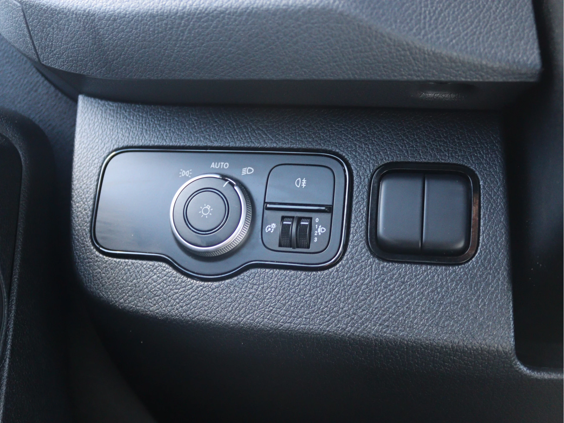 Mercedes-Benz-Sprinter-image-12