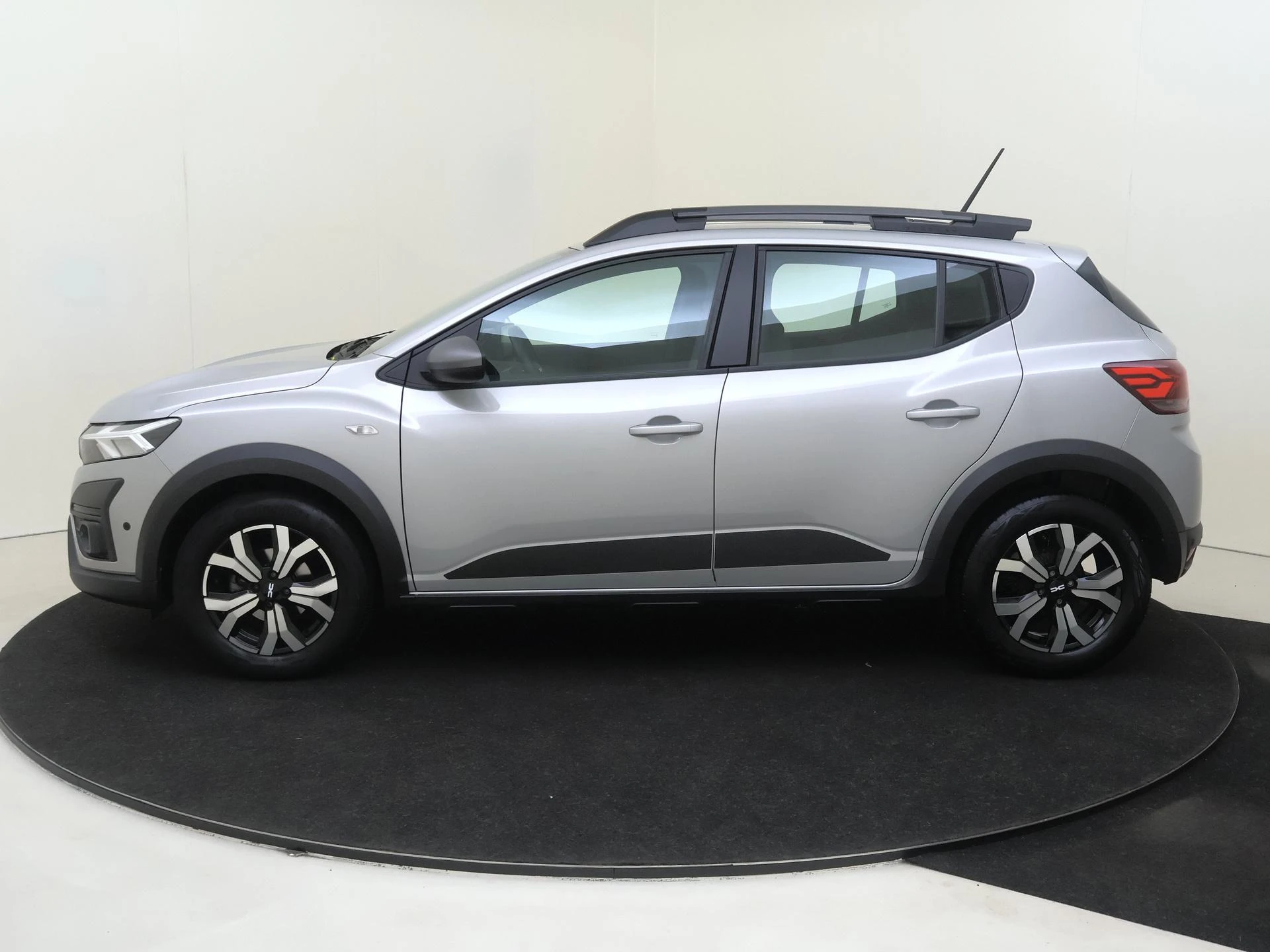 Dacia-Sandero Stepway-image-7