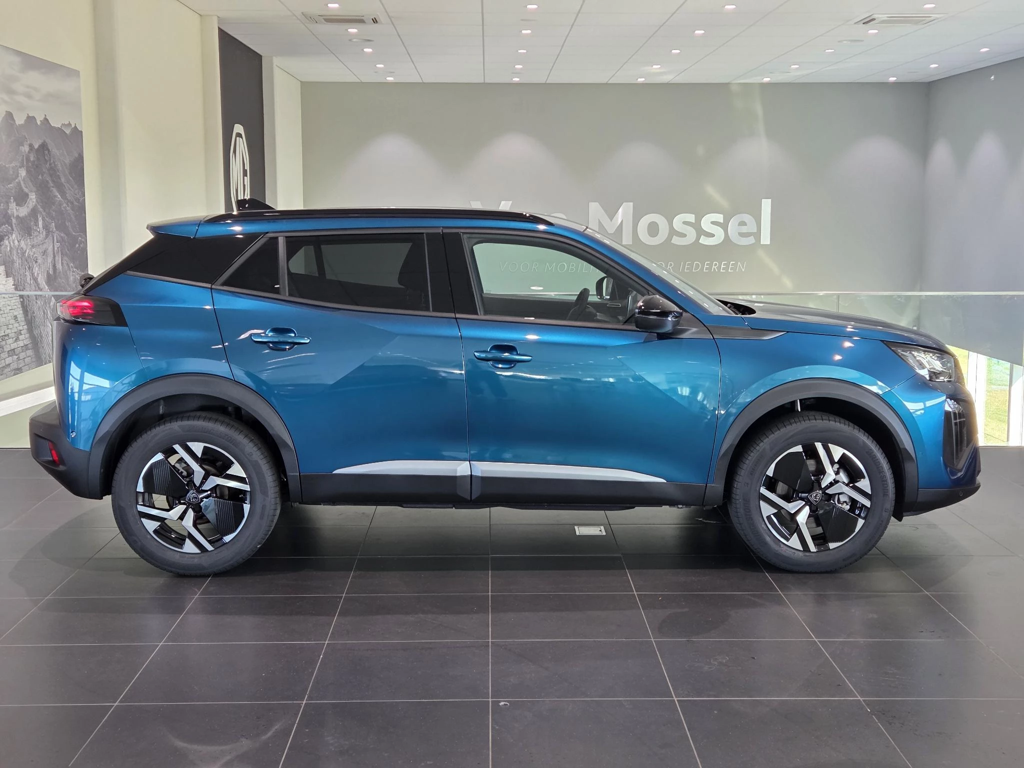 Peugeot 2008 1.2 Hybrid 136 Allure