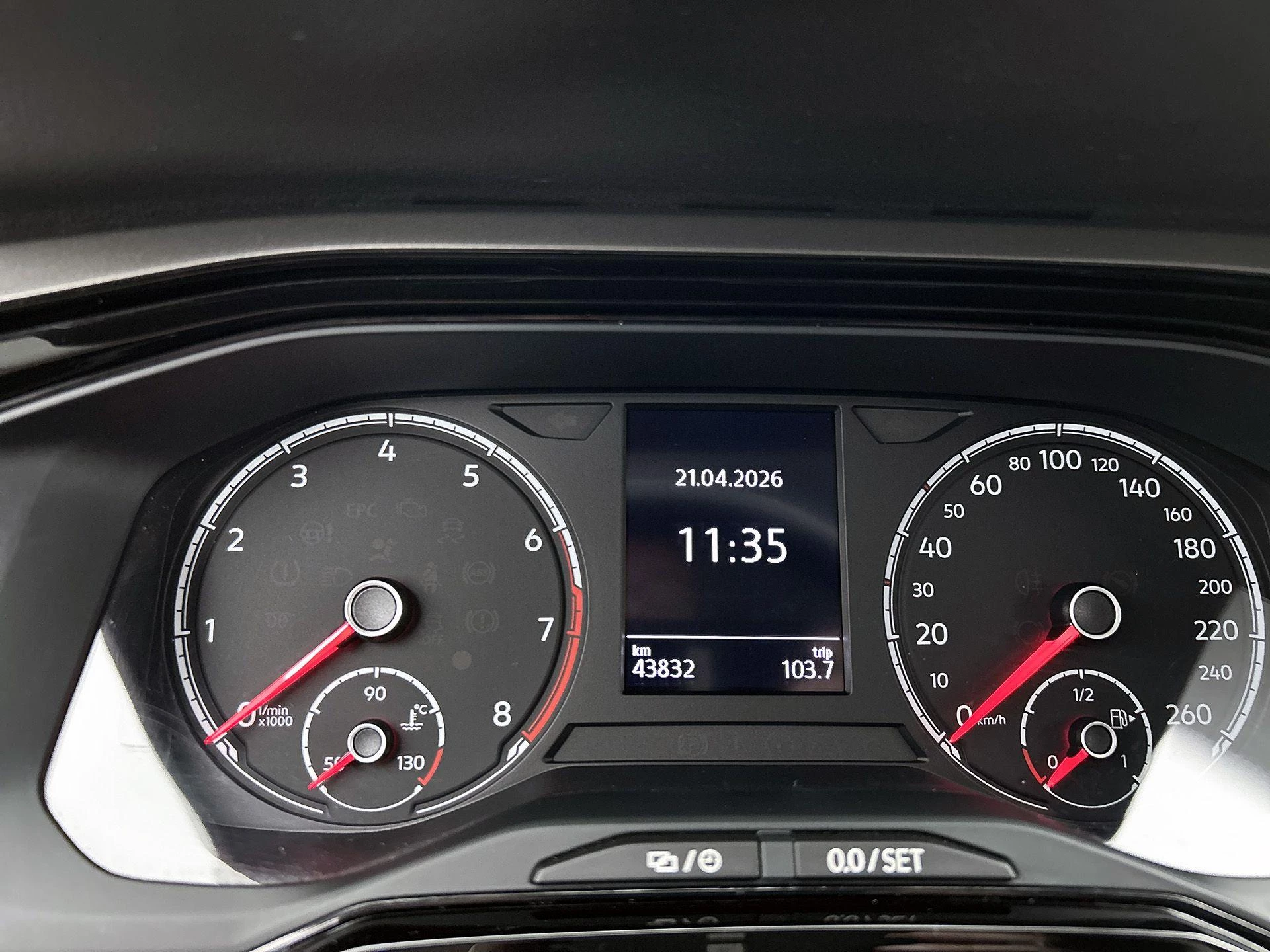 Volkswagen-Polo-image-12