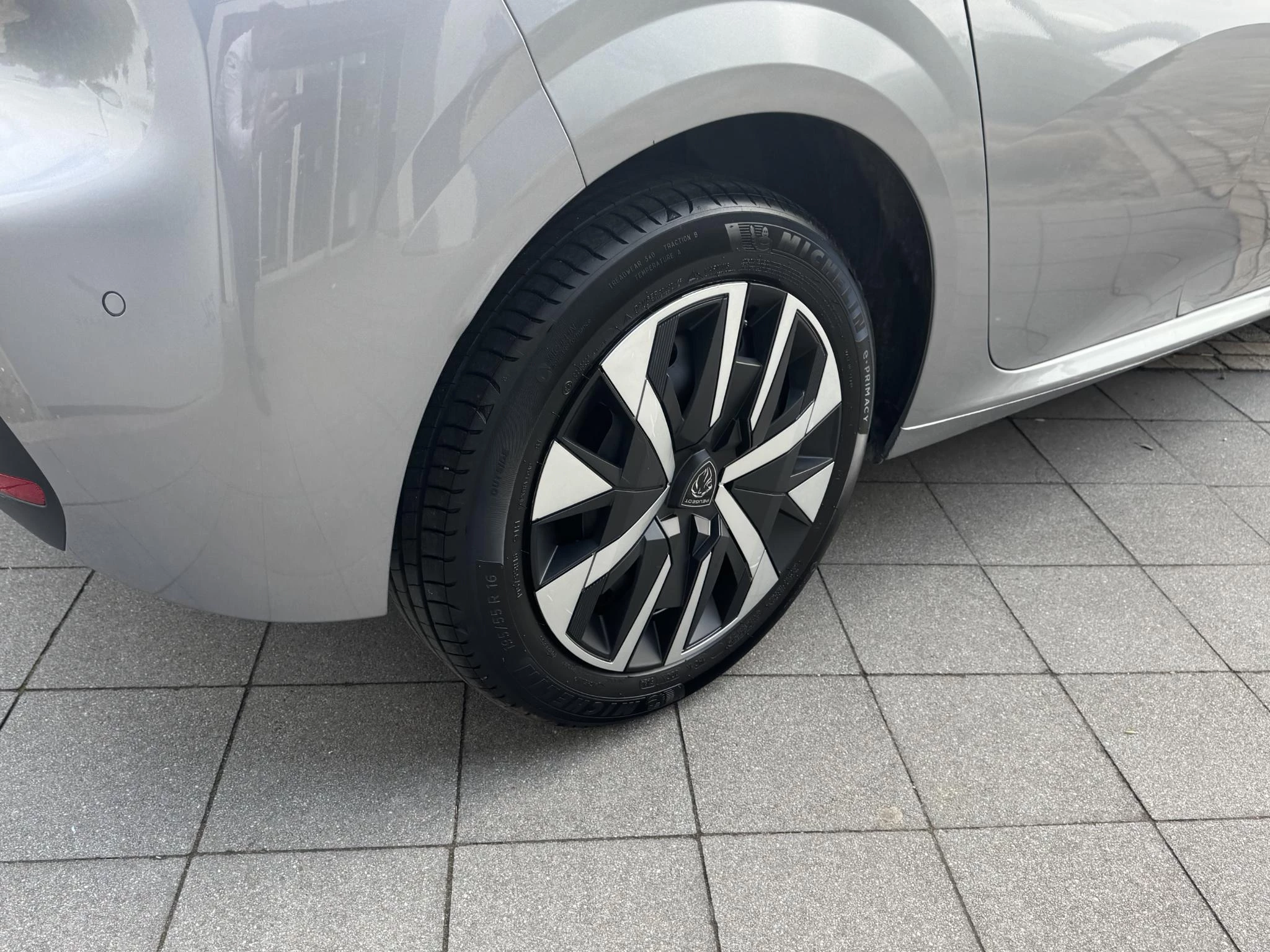 Peugeot-208-image-11
