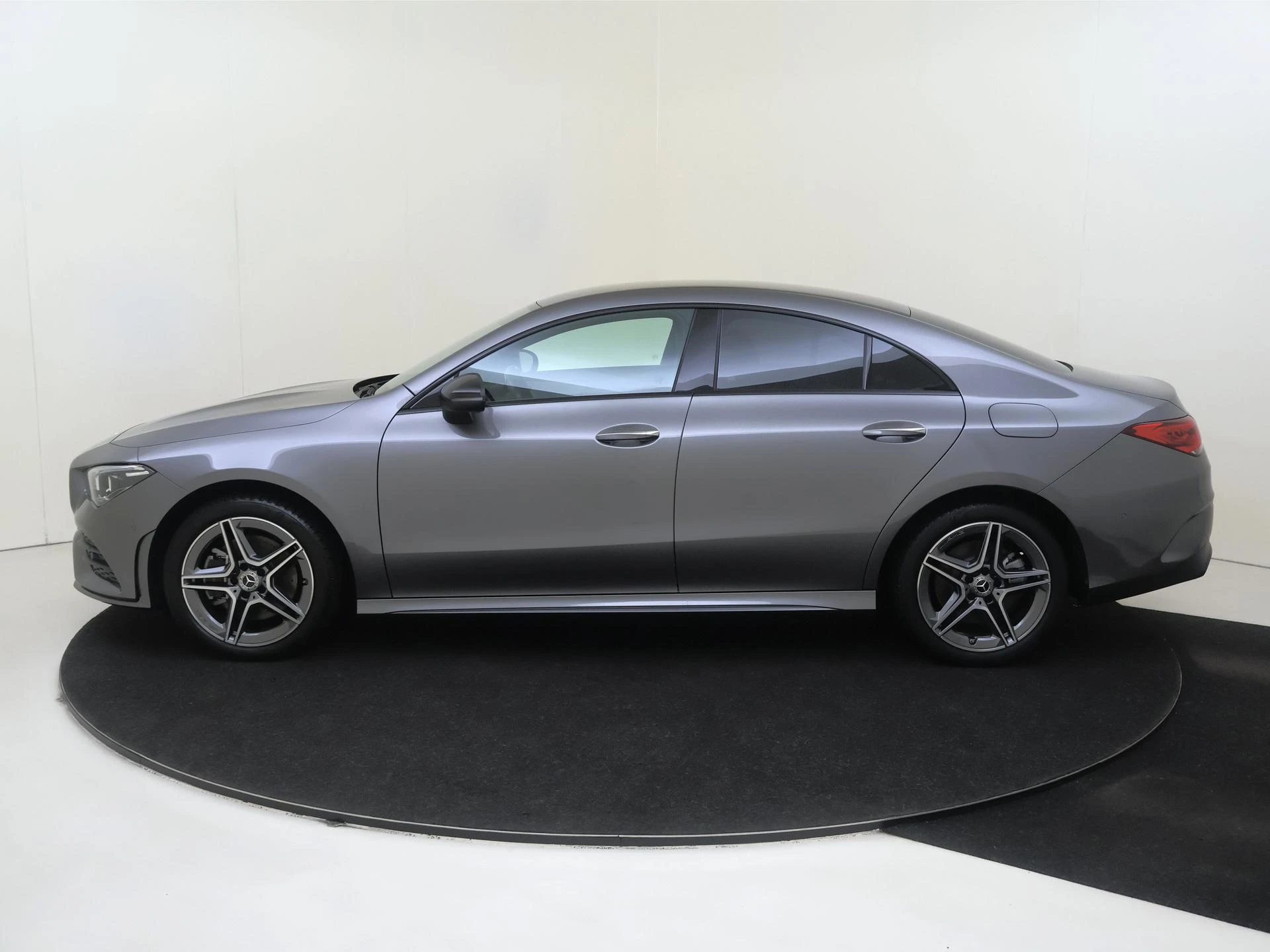 Mercedes-Benz-CLA-image-7