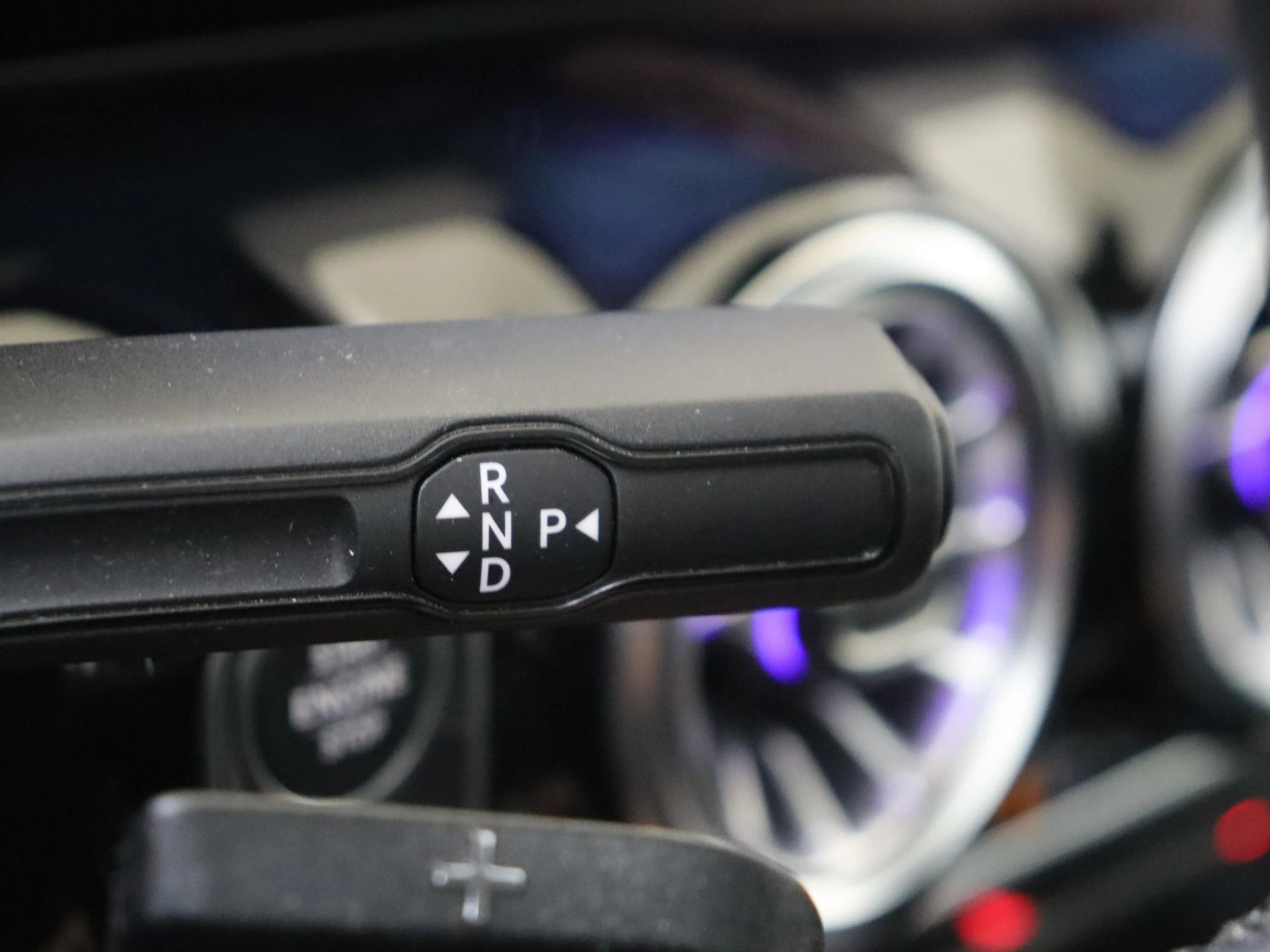 Mercedes-Benz-GLA-image-13