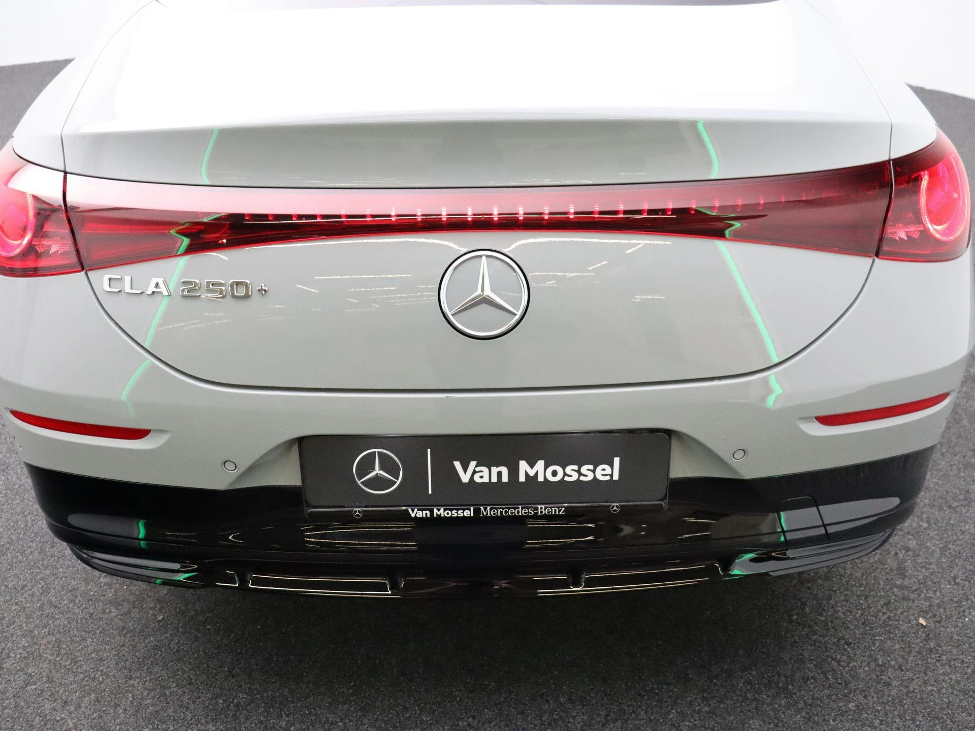 Mercedes-Benz-CLA-image-25