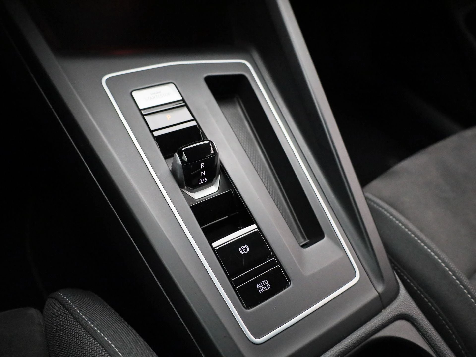 Volkswagen-Golf-image-33