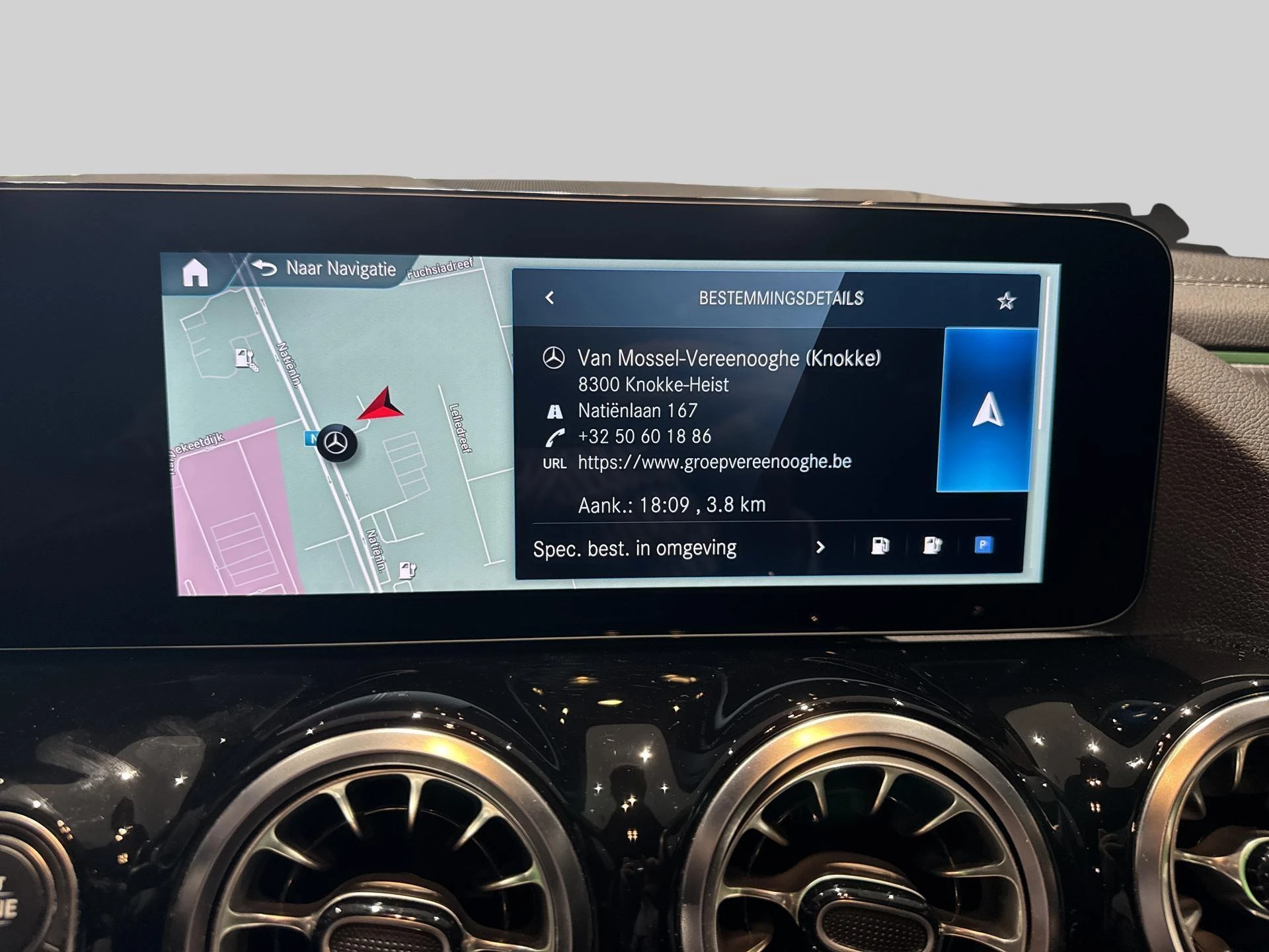 Mercedes-Benz-GLA-image-11