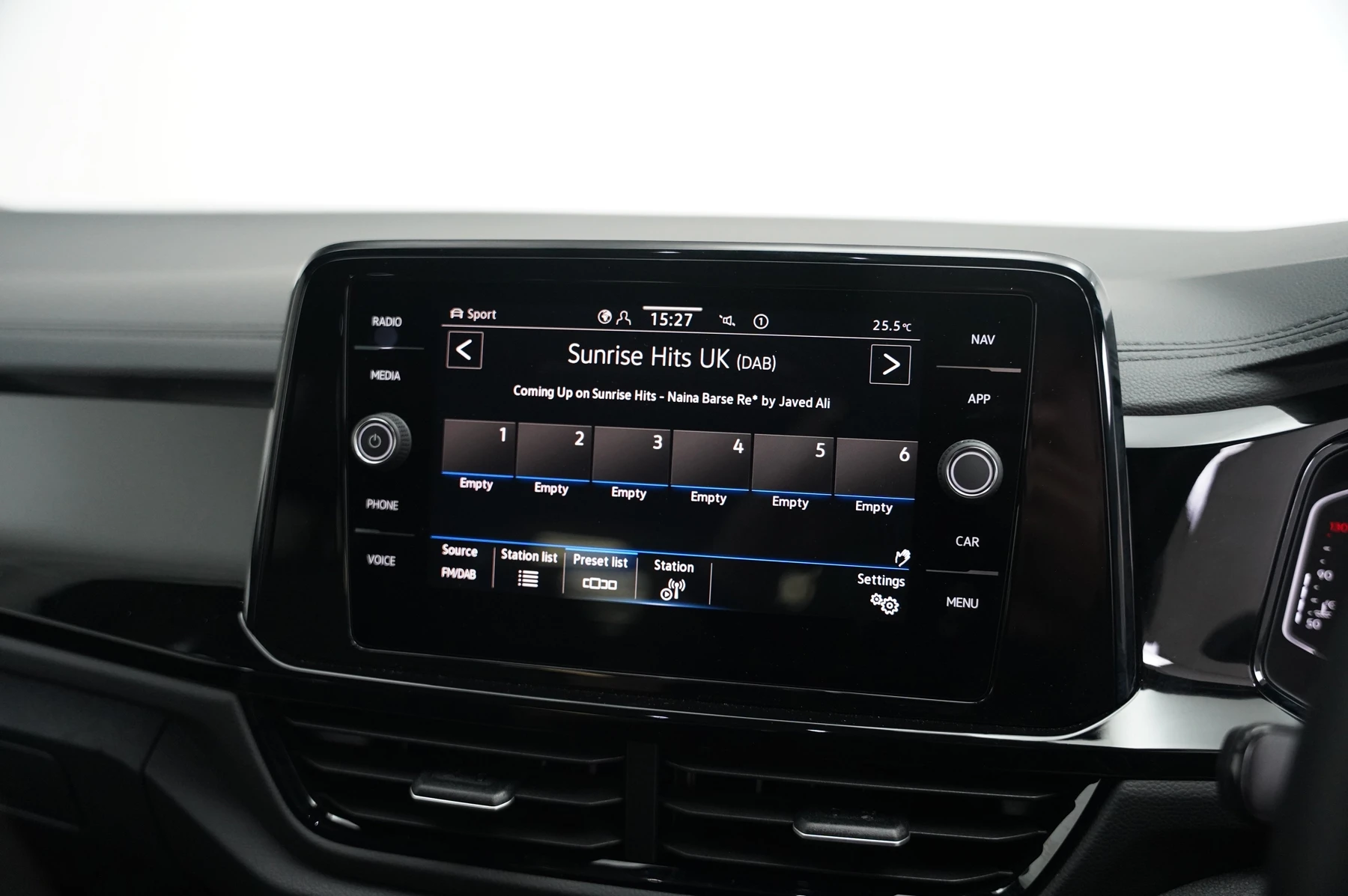 Volkswagen-T-Roc-image-26