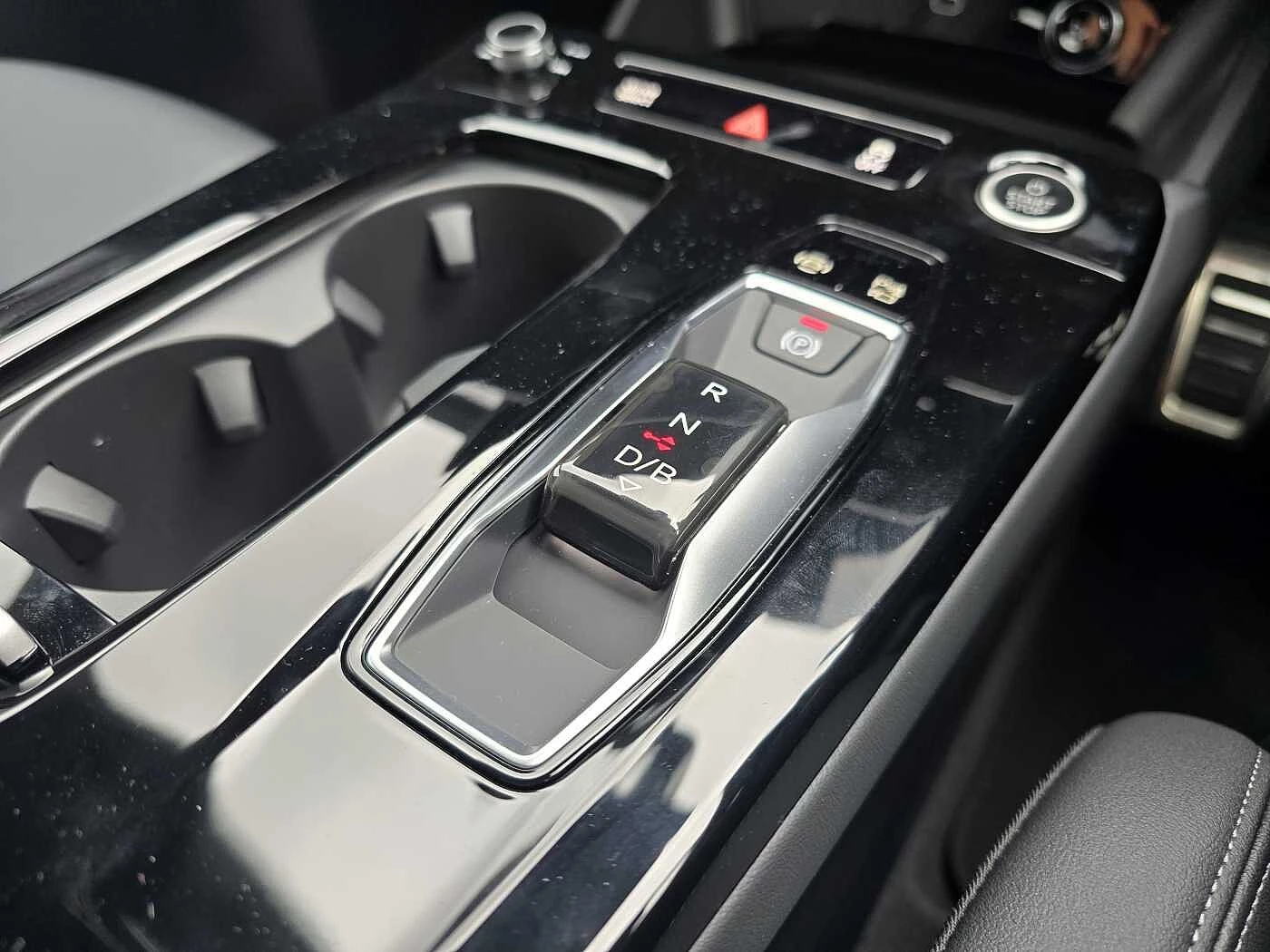 Audi-A6 Avant e-tron-image-7