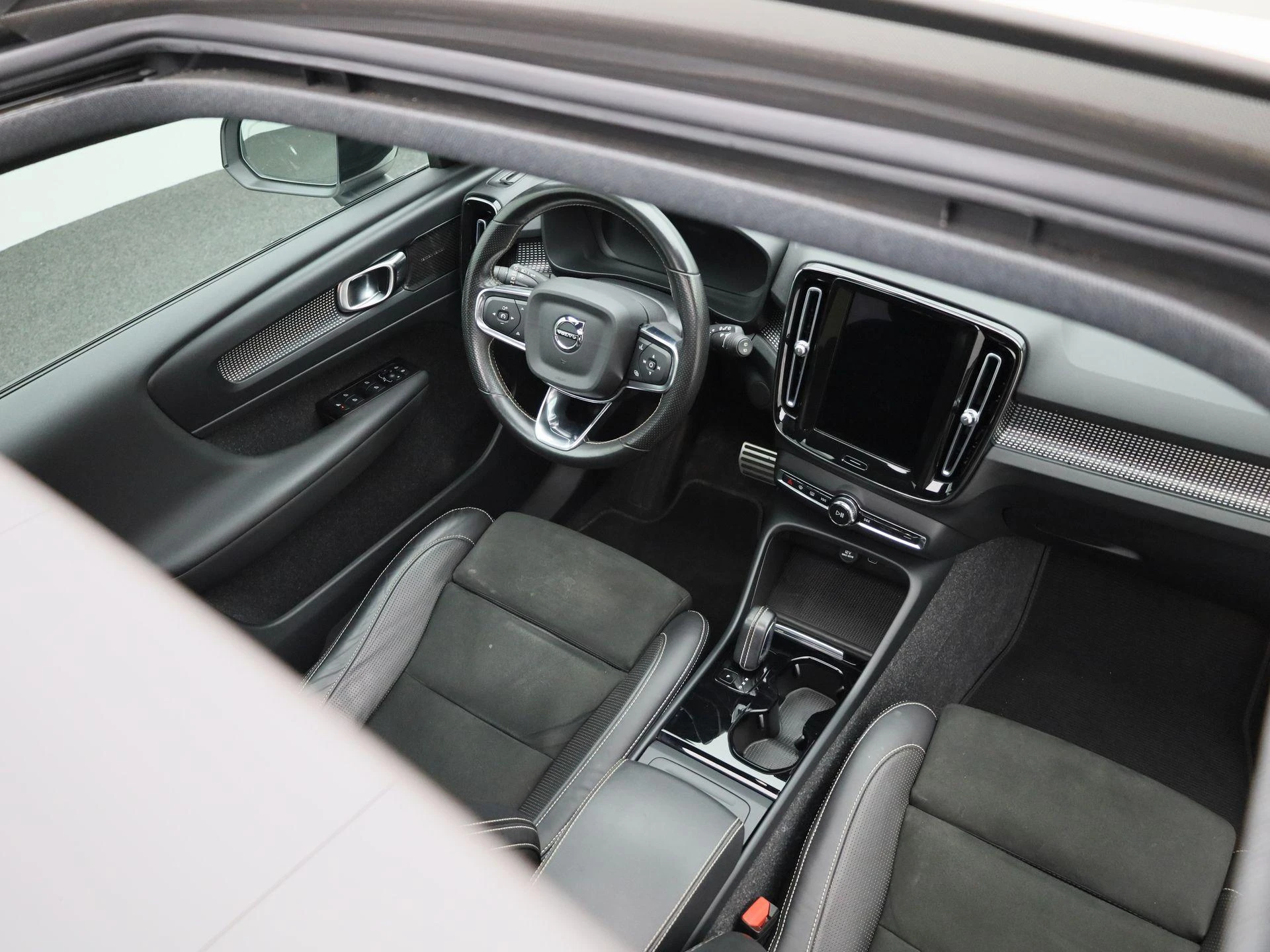 Volvo-XC40-image-45