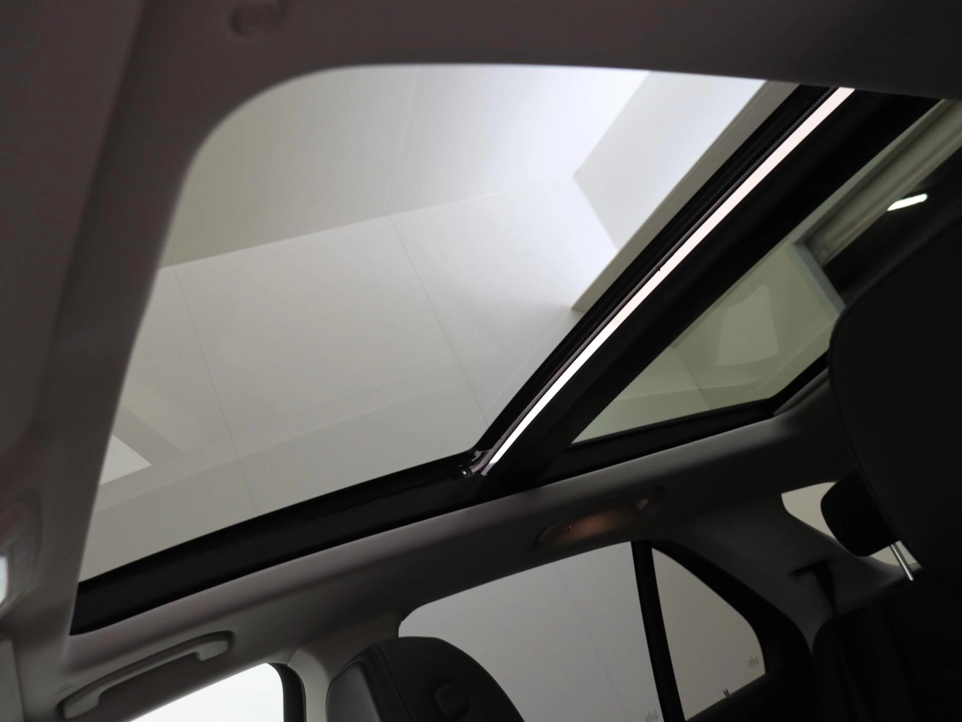 Mercedes-Benz-GLE-image-32