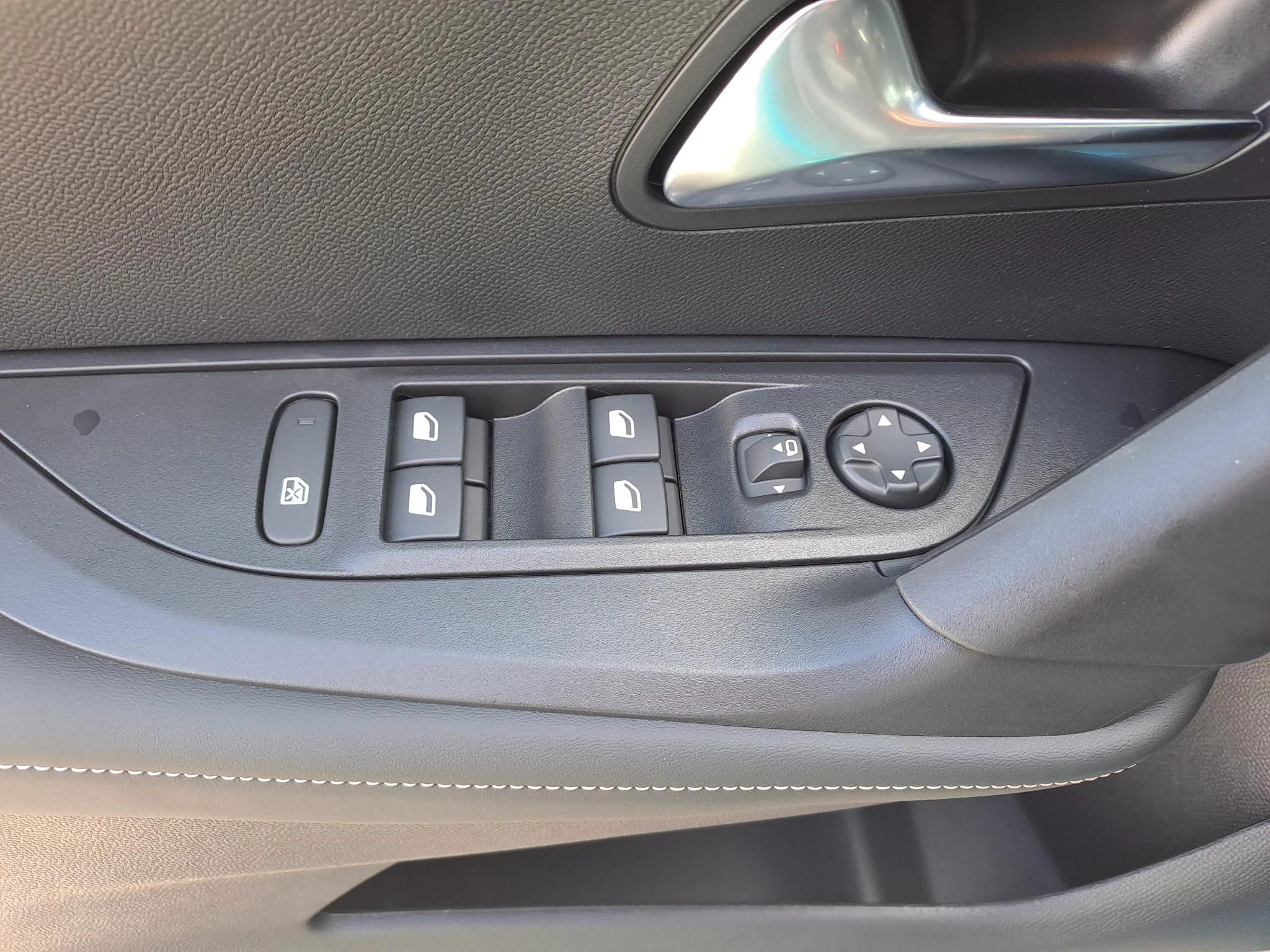 Peugeot-2008-image-9