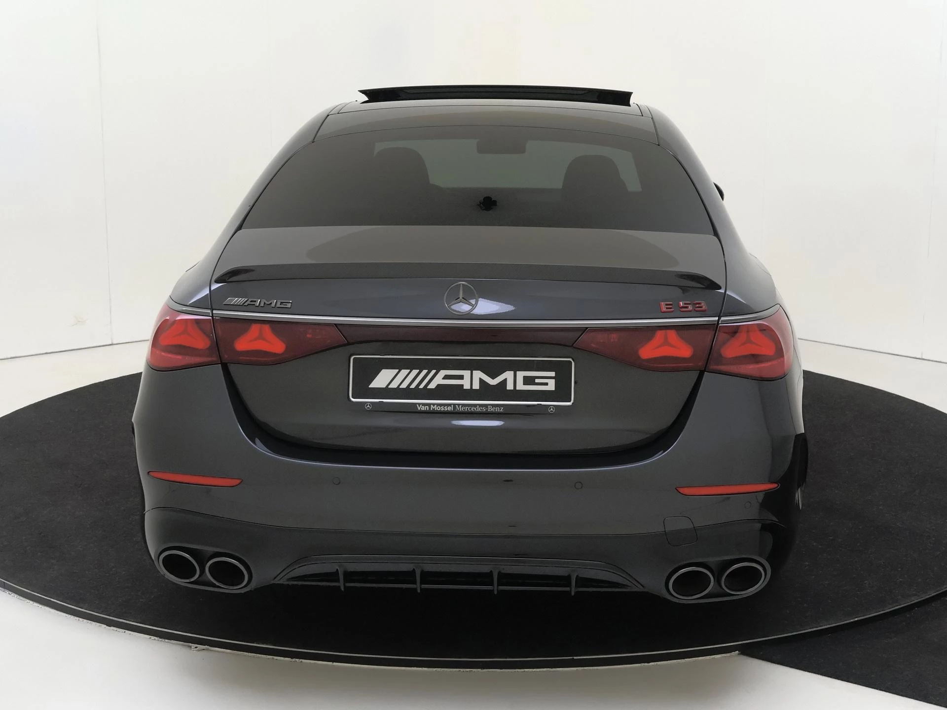 Mercedes-Benz-E-Klasse-image-8