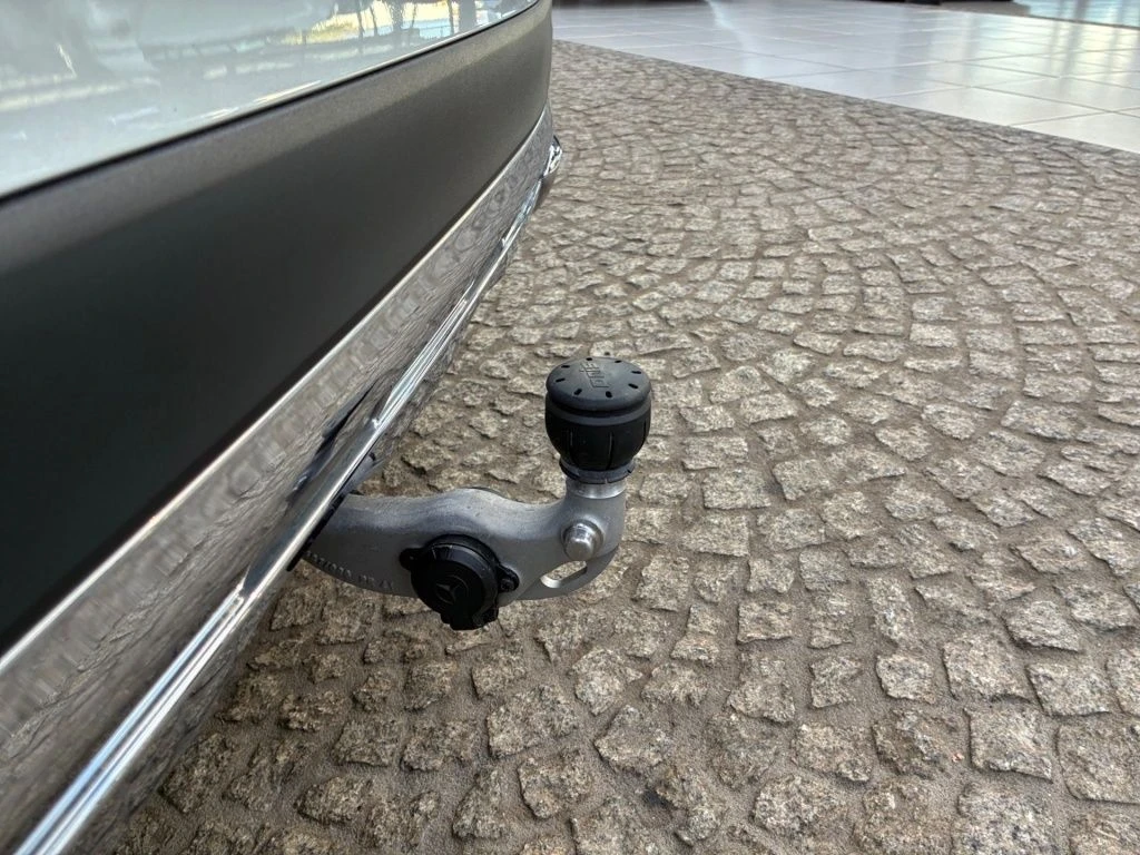 Mercedes-Benz-GLC 220 d-image-18