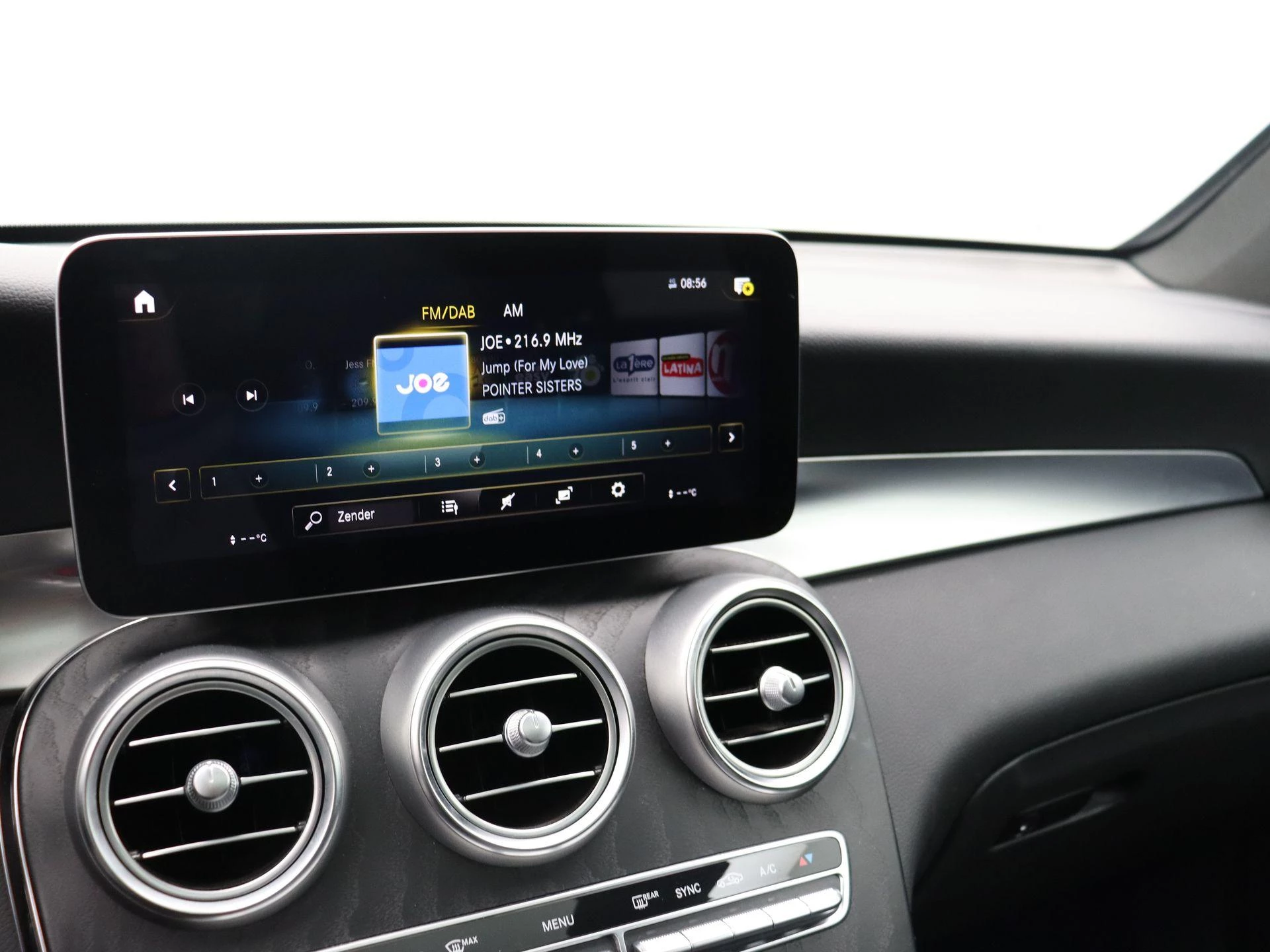 Mercedes-Benz GLC 200 d AMG LINE + CARPLAY + BURMESTER + PANO DAK +