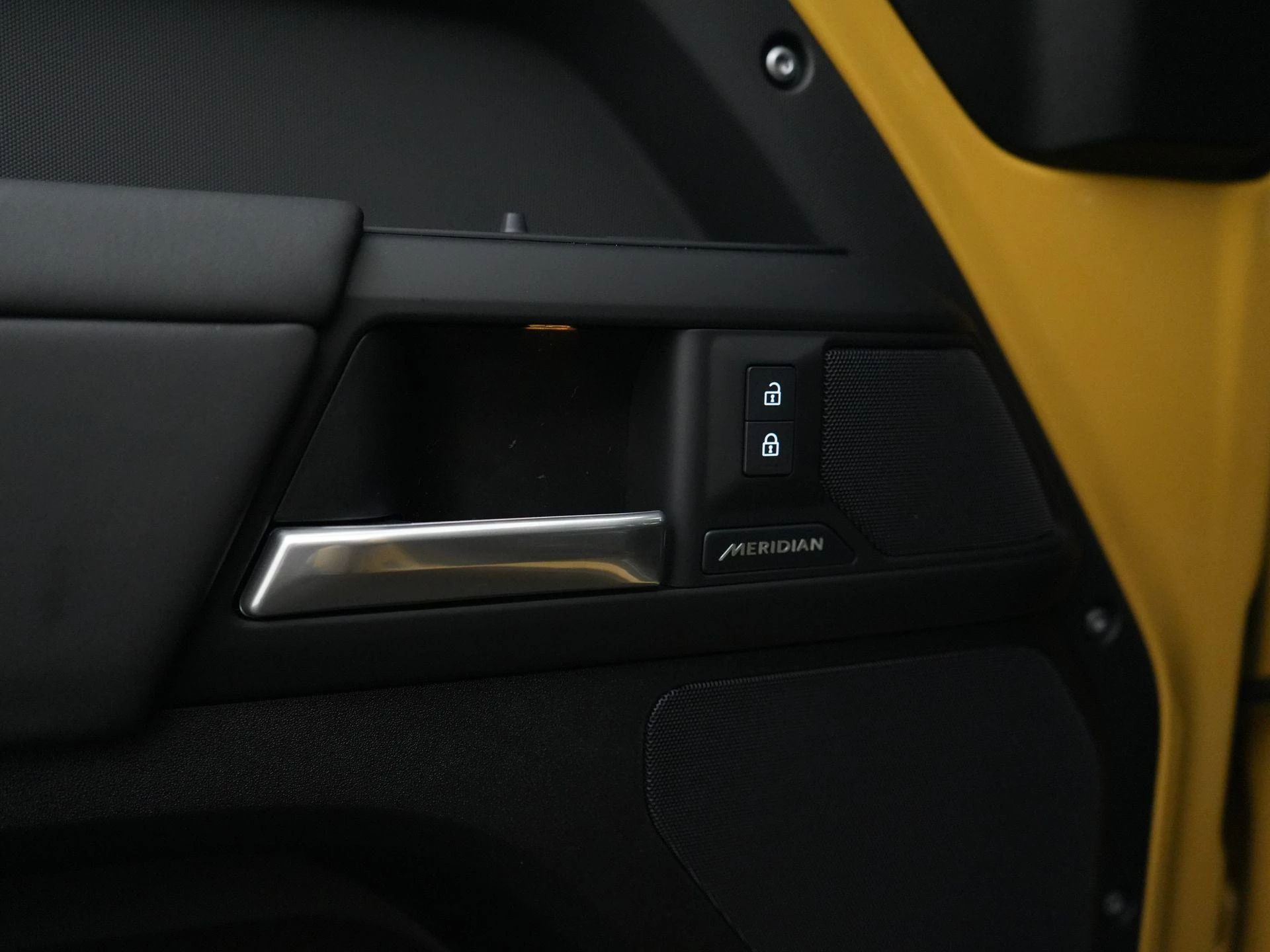 Land Rover-Defender-image-32