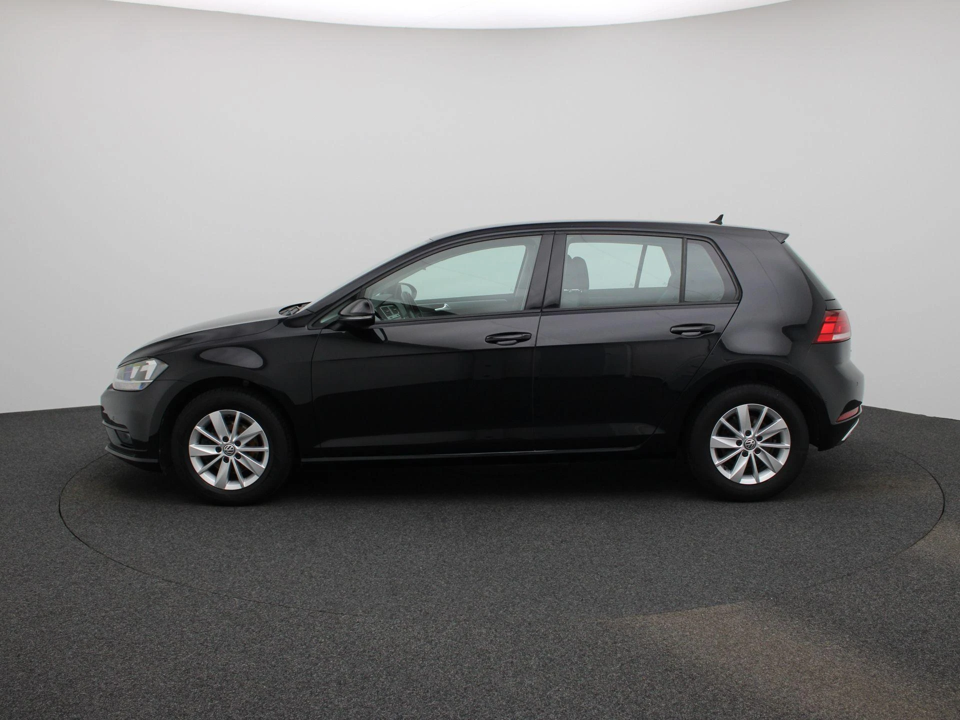 Volkswagen-Golf-image-4