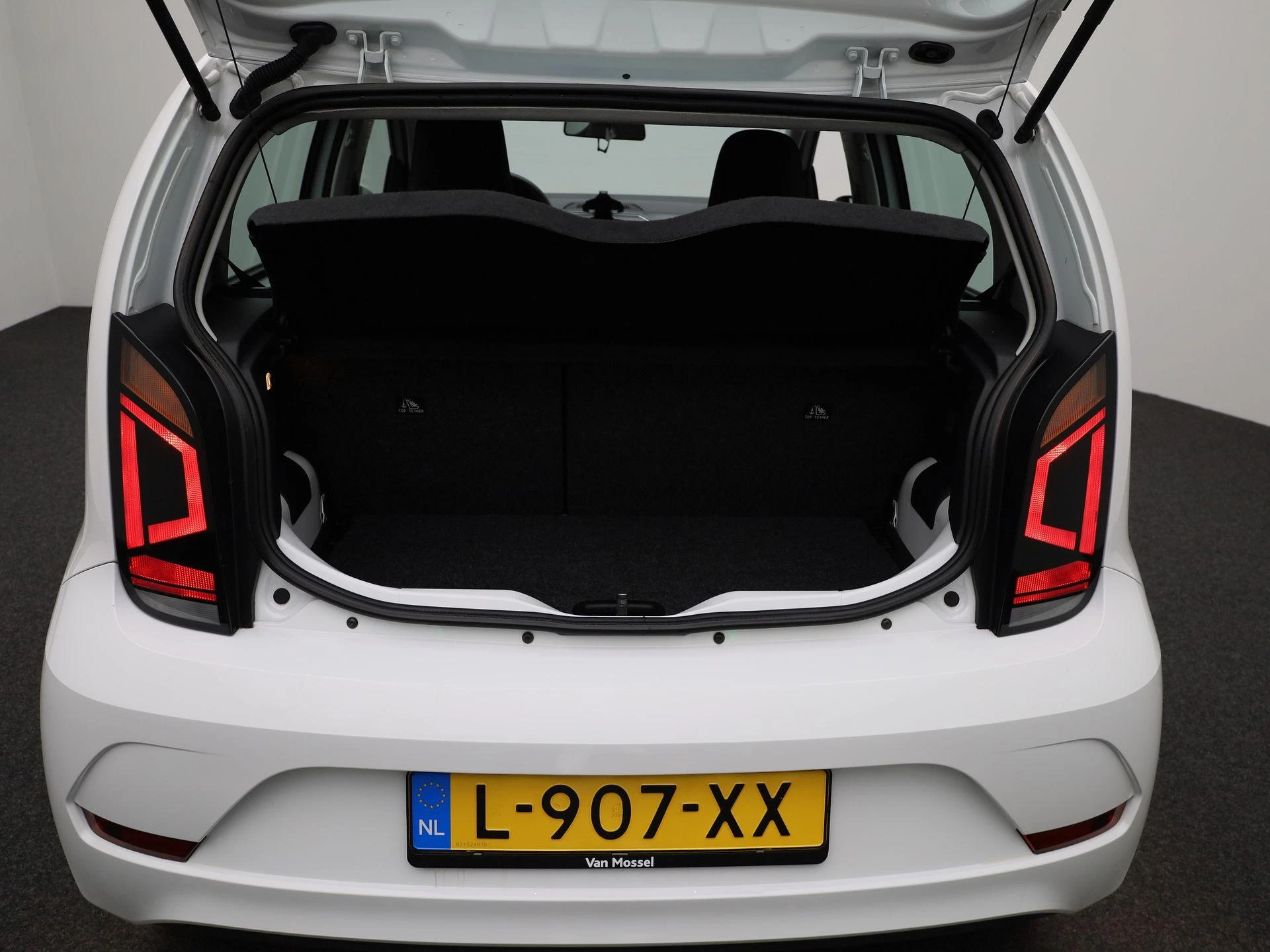 Volkswagen-up!-image-11