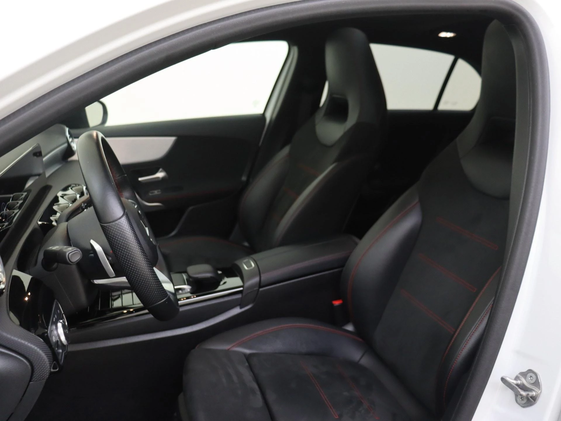 Mercedes-Benz-A-Klasse-image-12