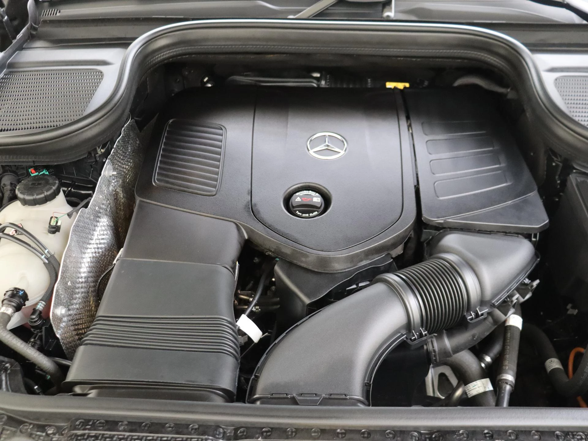 Mercedes-Benz-GLE-image-38