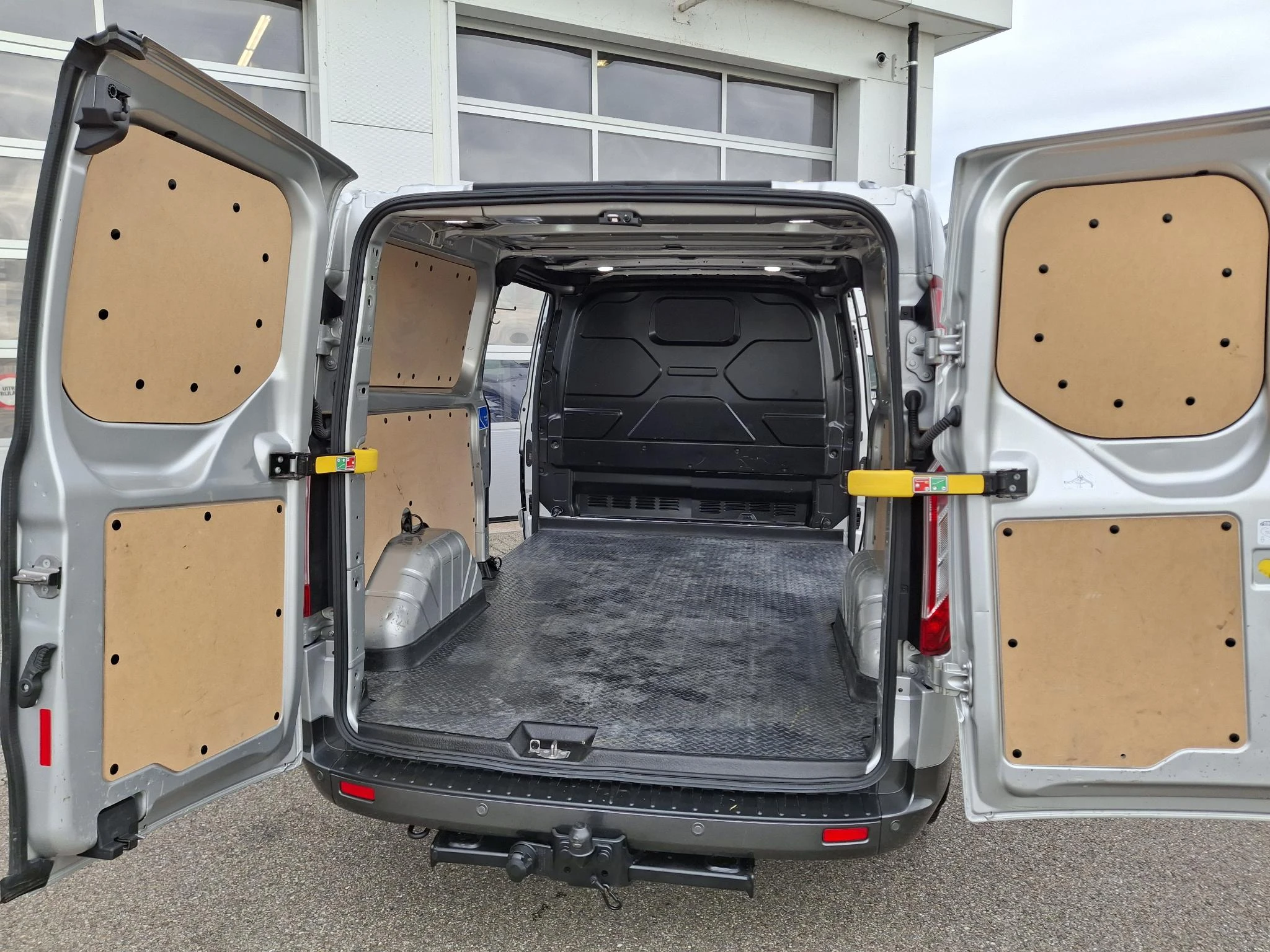 Ford-Transit Custom-image-10