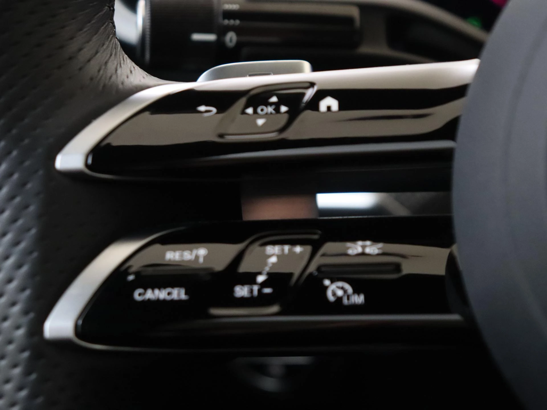 Mercedes-Benz-C-Klasse-image-14