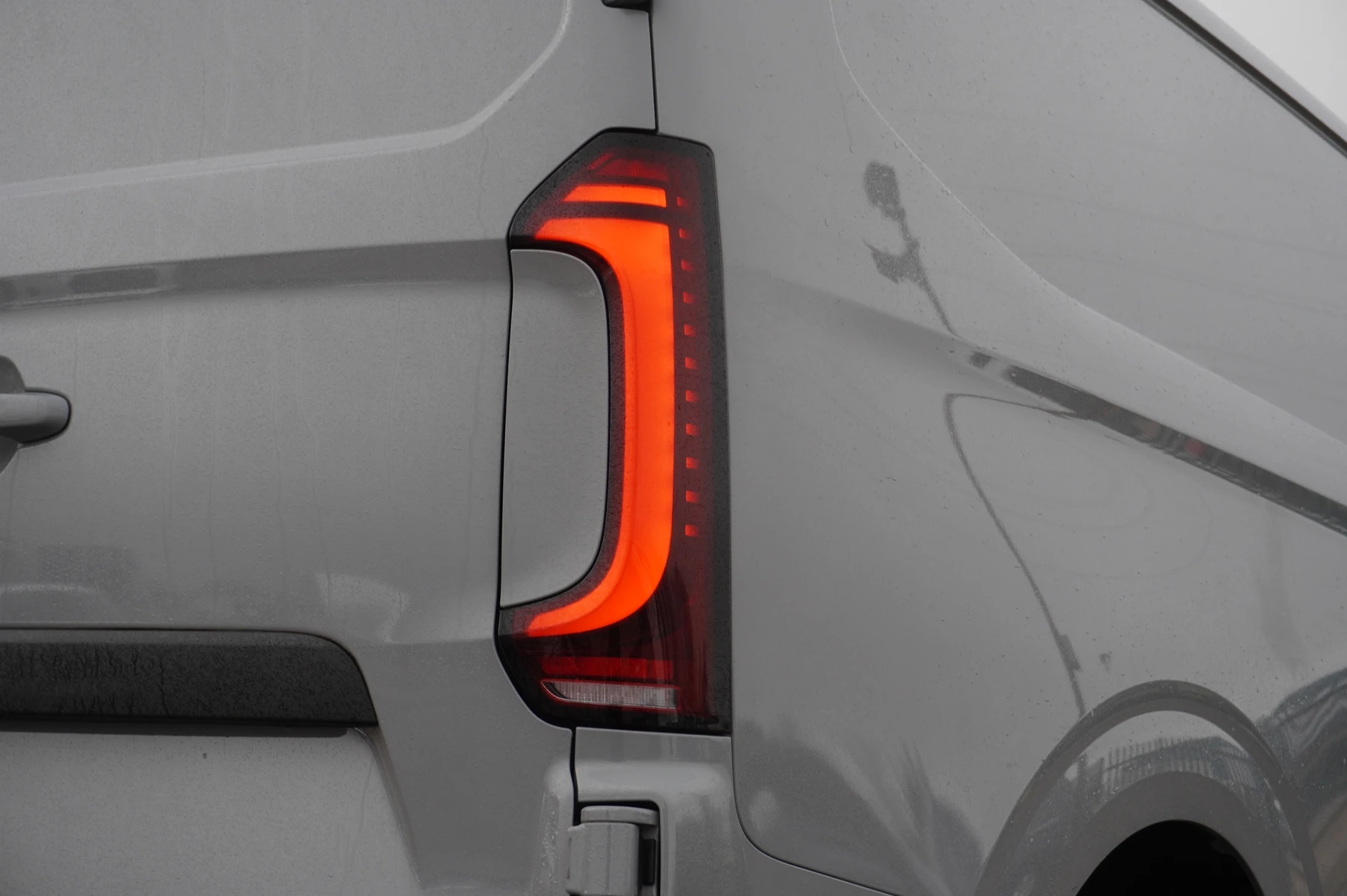 Volkswagen-Transporter-image-21