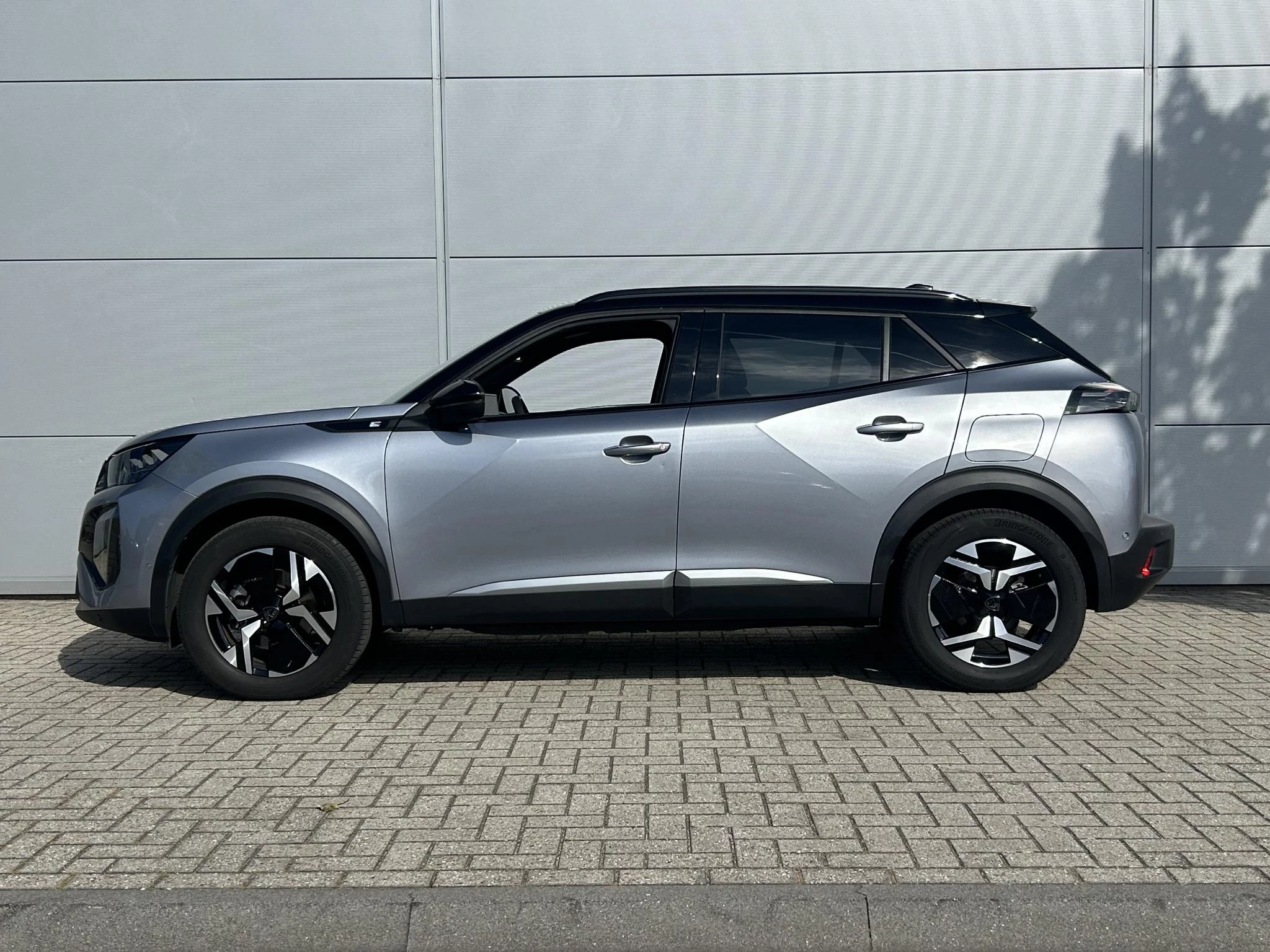 Peugeot-e-2008-image-2