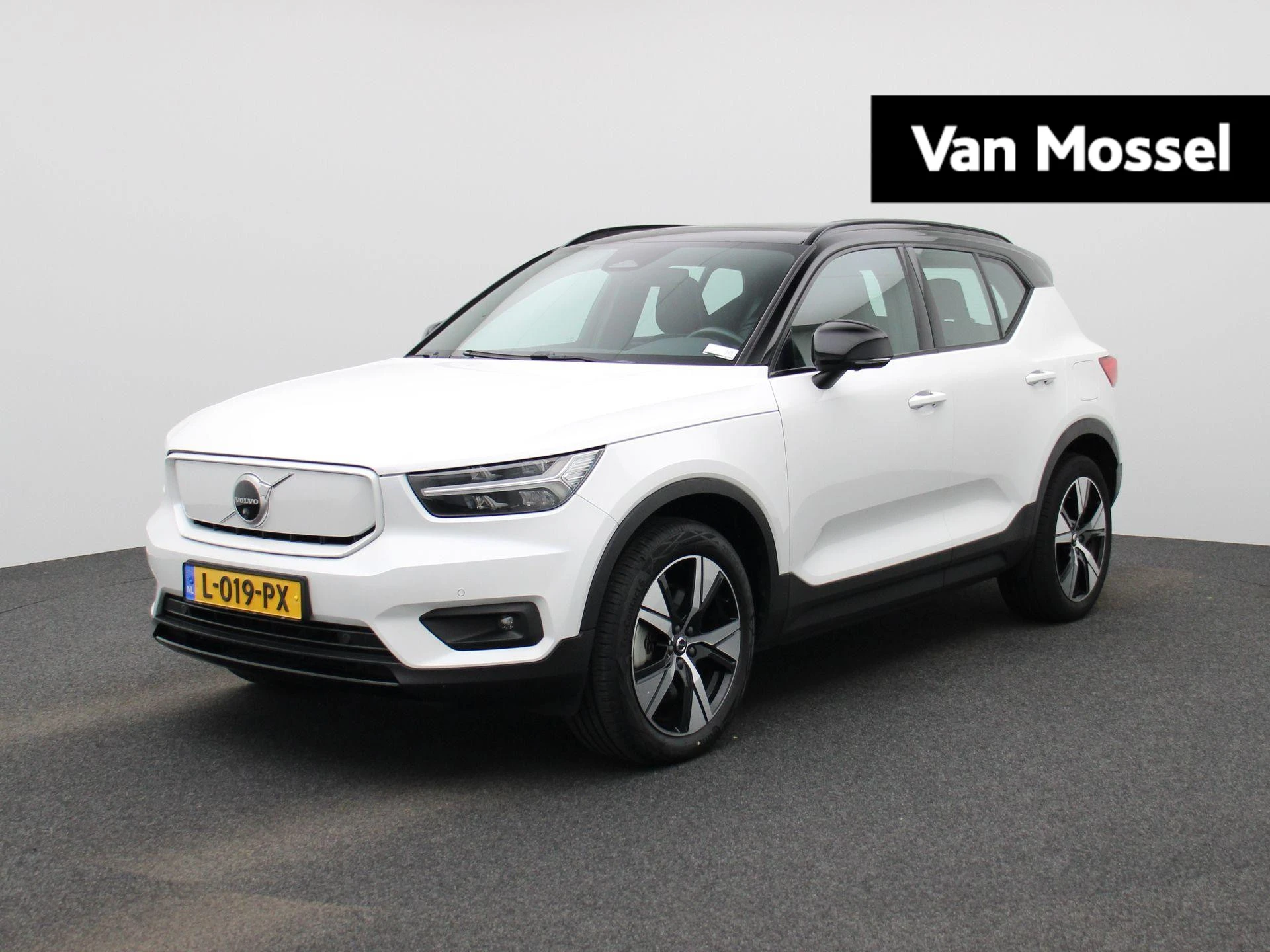 Volvo-XC40-image-0