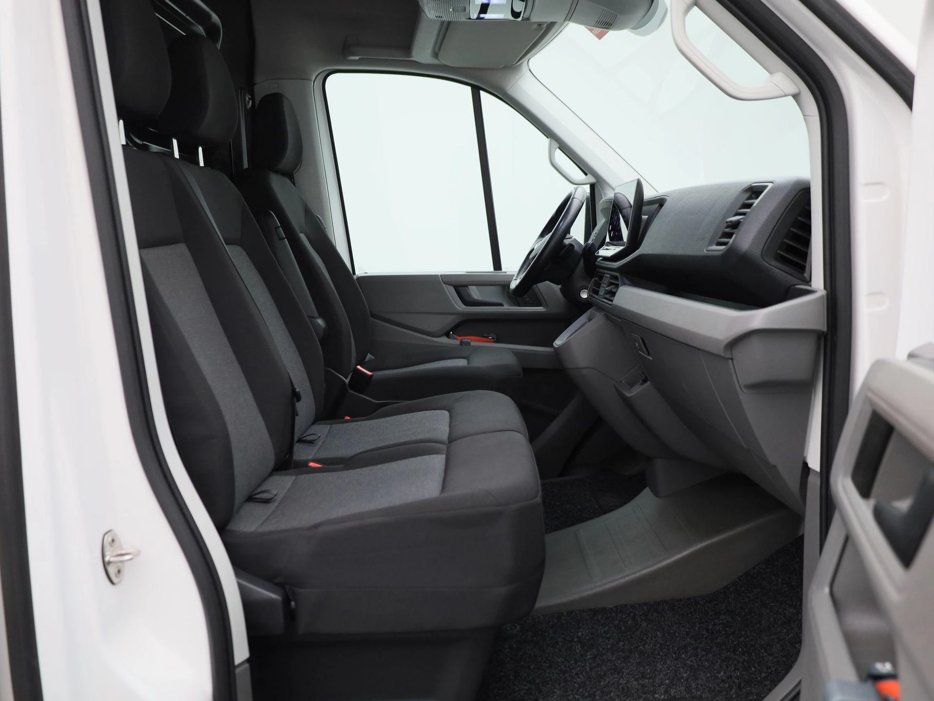 Volkswagen-Crafter-image-11